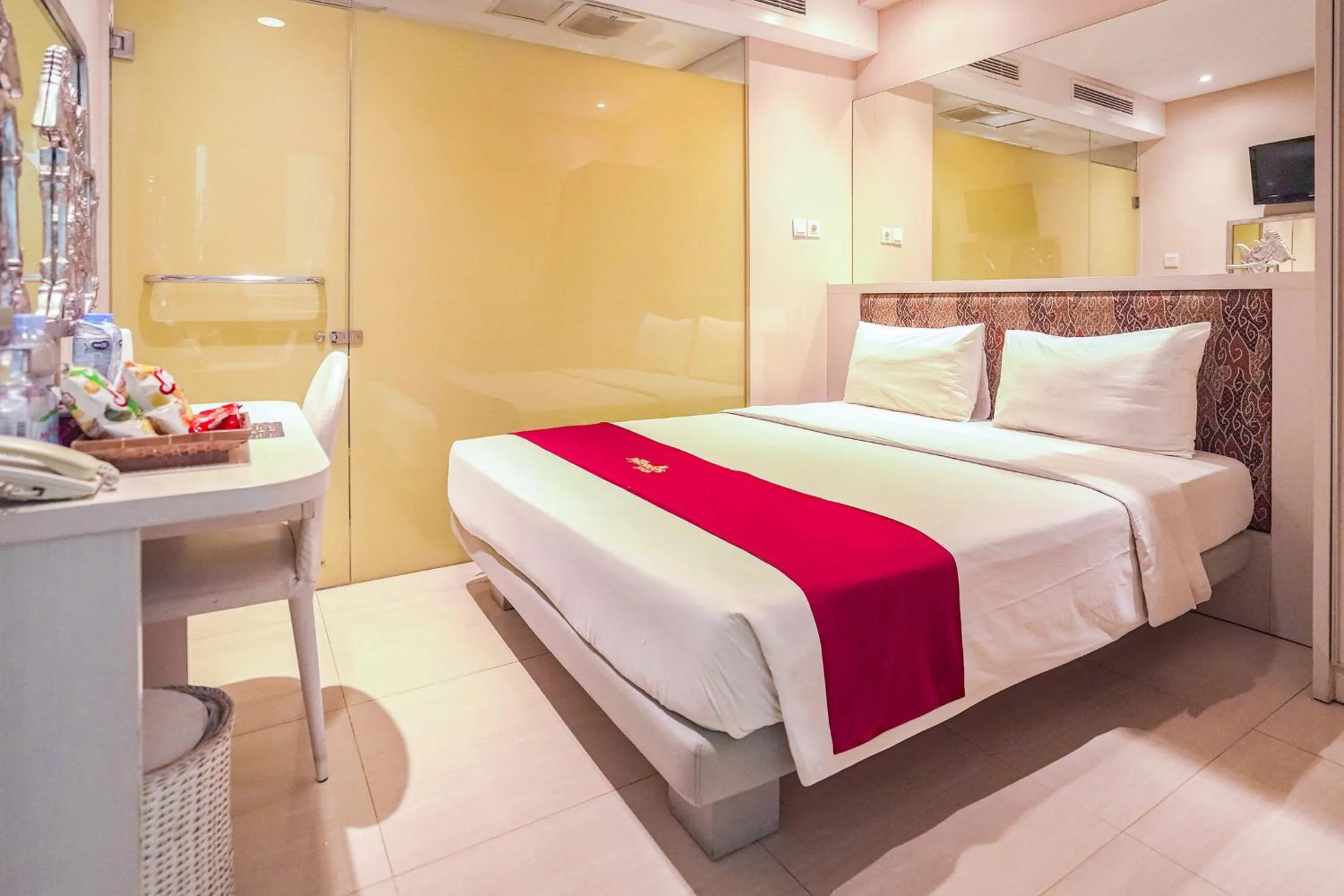Superior Double Room in PYRENEES Malioboro Hotel