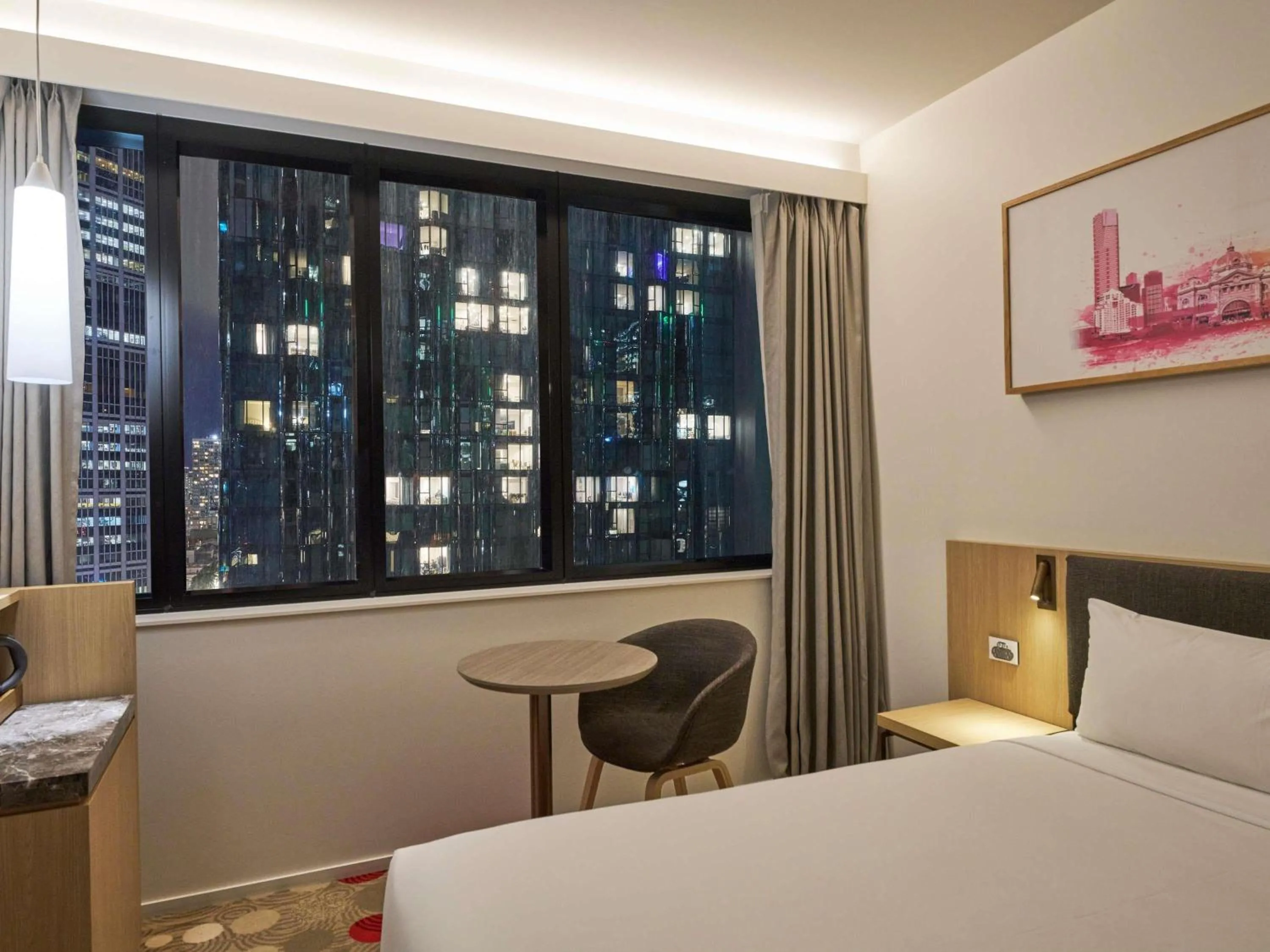 Superior Queen Room in ibis Melbourne Central