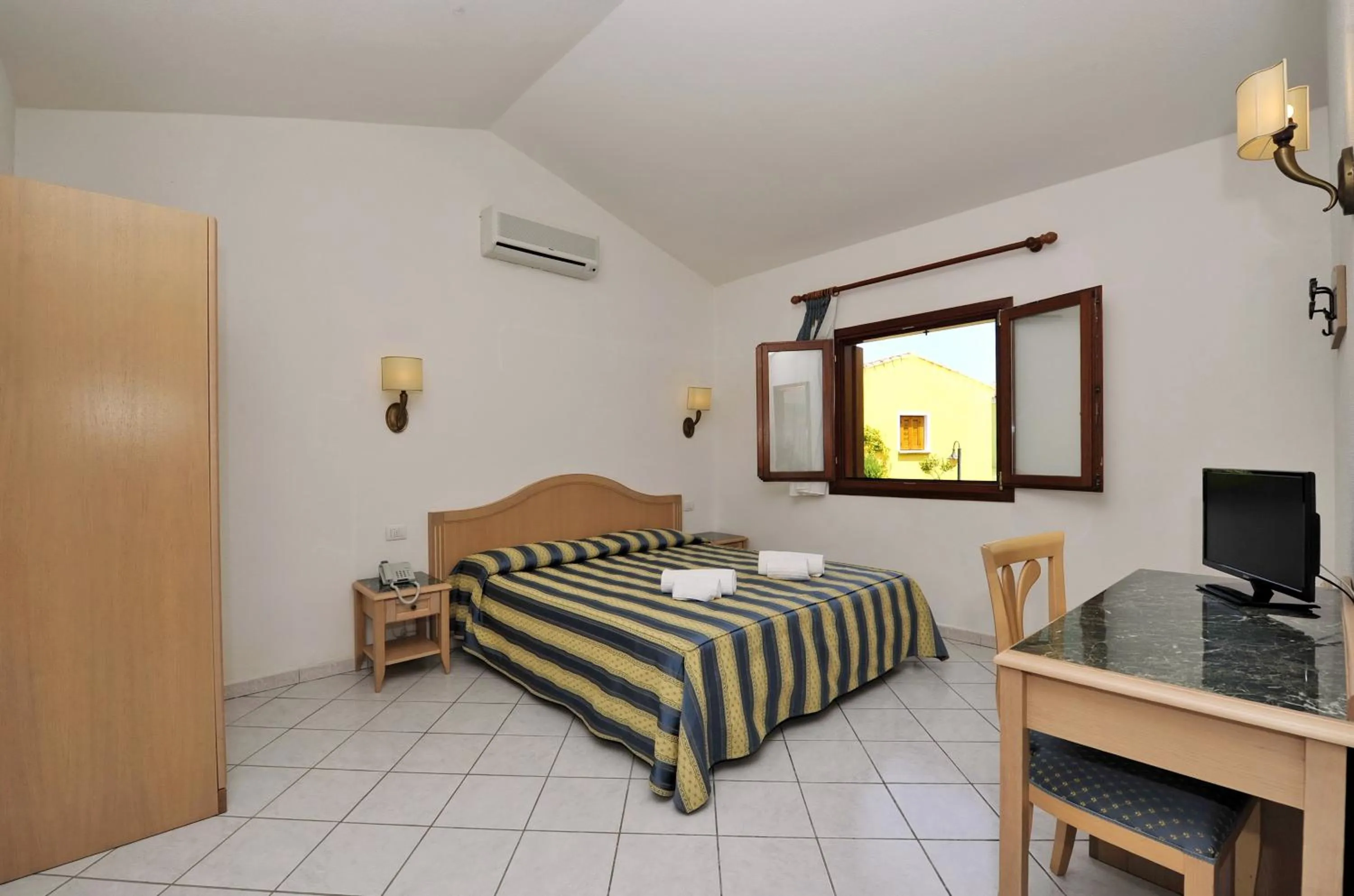 Superior Double or Twin Room with Garden View in Hotel Cala Mirto