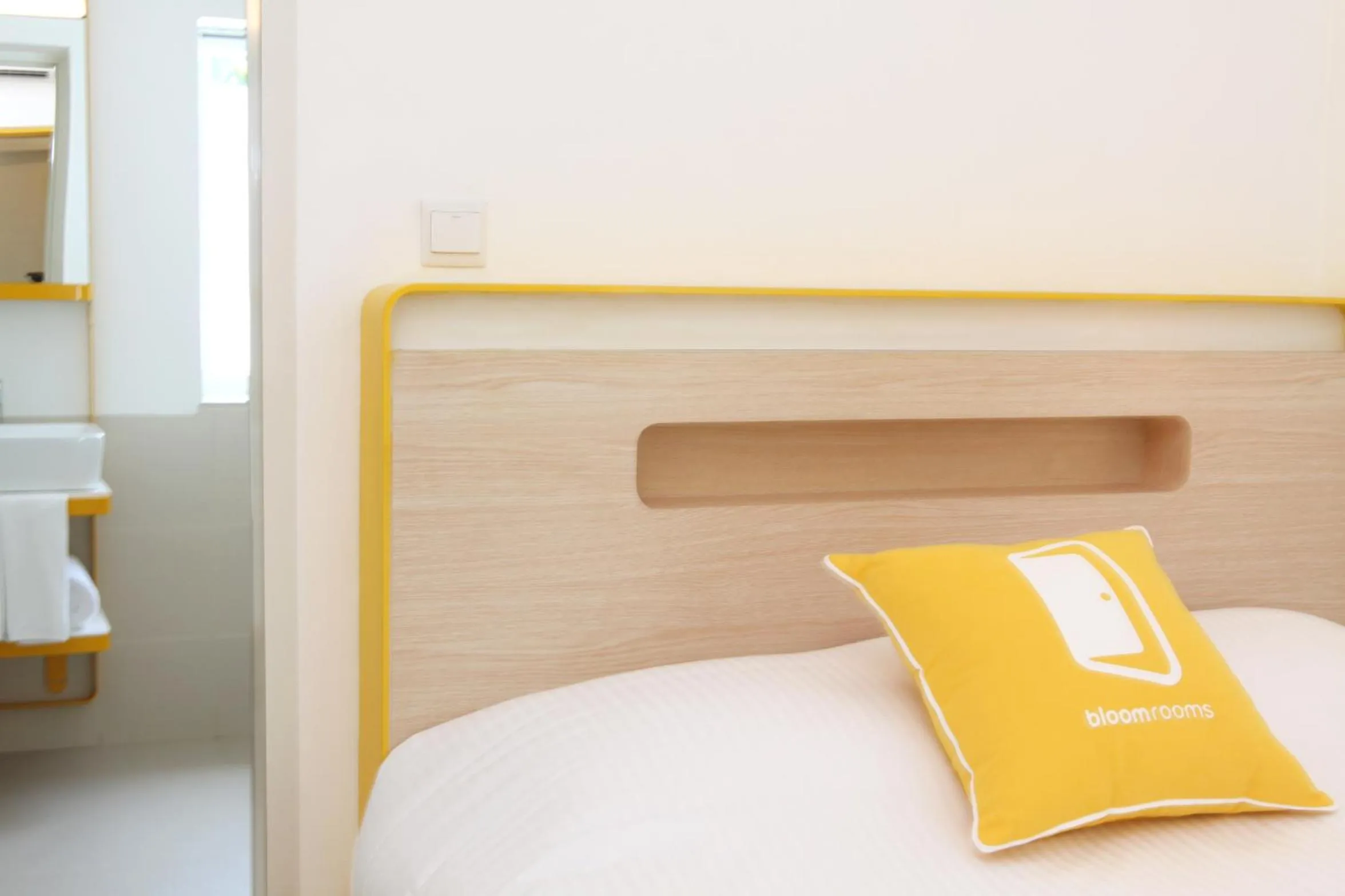 Standard King Room - single occupancy in bloomrooms @ Janpath