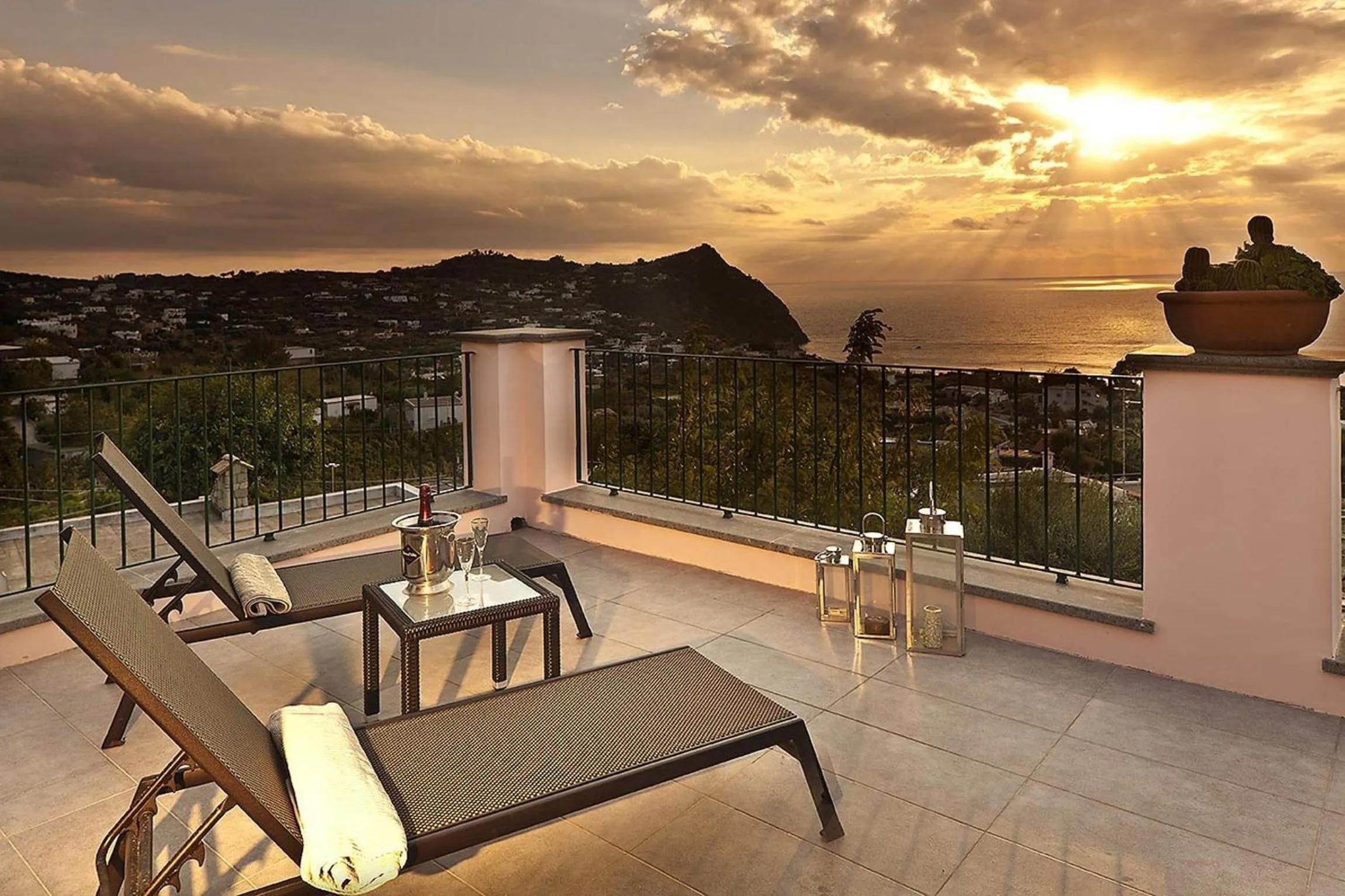 Deluxe Double Room with Balcony and Sea View in Tenuta Del Poggio Antico