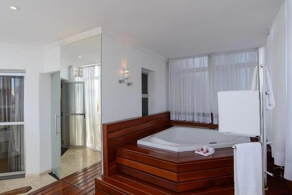 King Suite with Spa Bath in Faro Hotel São José dos Campos