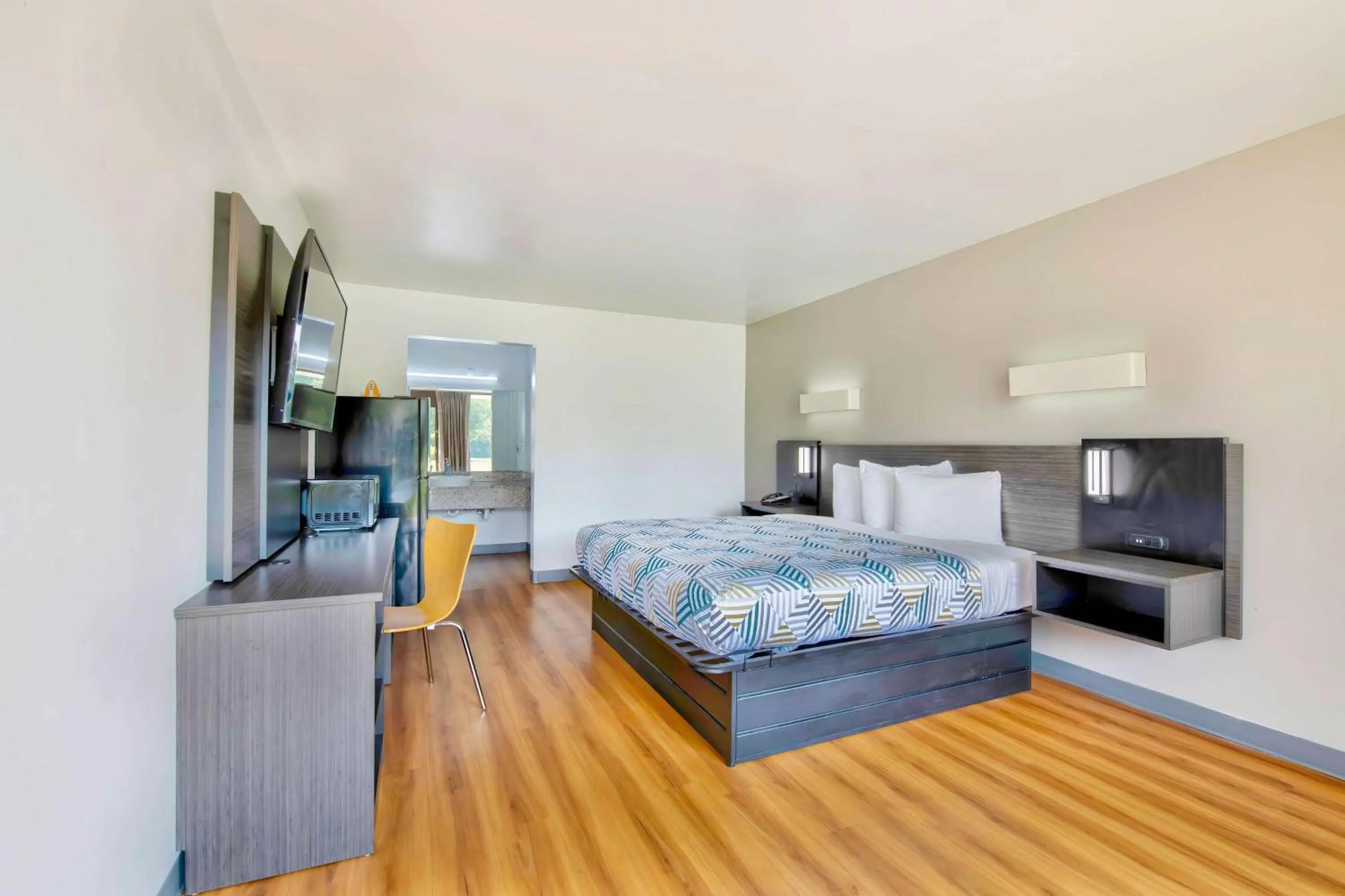 Superior King Room - Non-Smoking in Motel 6-Conyers, GA