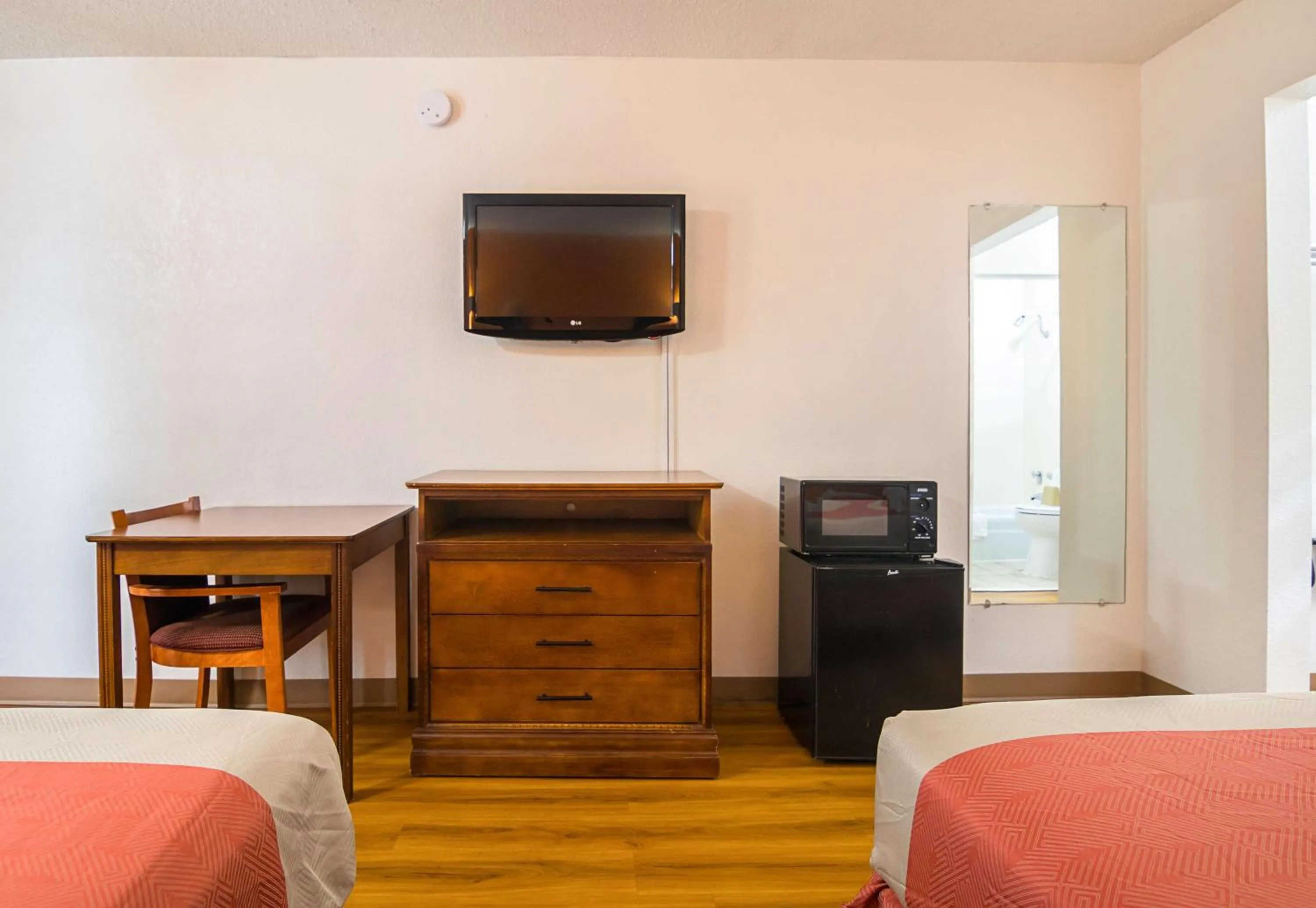 Quadruple Room - Smoking in Motel 6-Conyers, GA