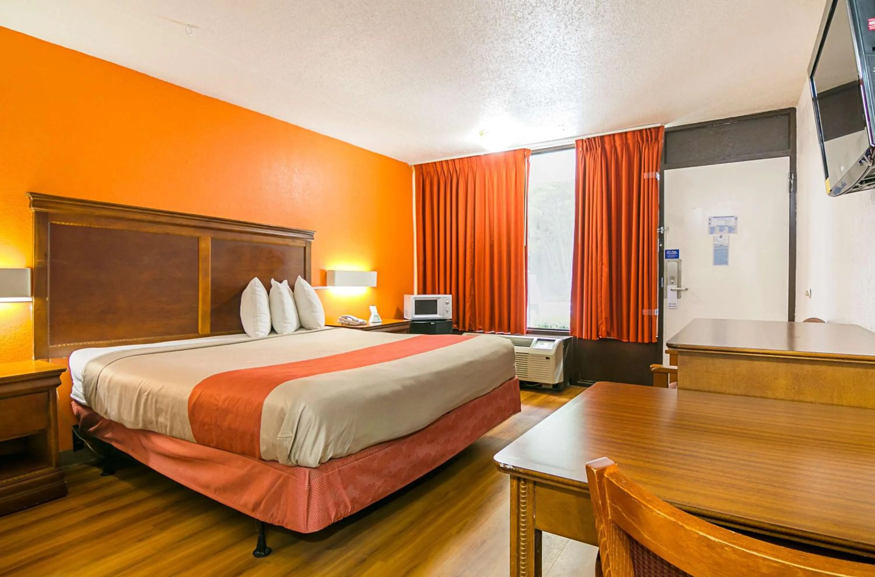 King Room - Disability Access - Non-Smoking in Motel 6-Conyers, GA