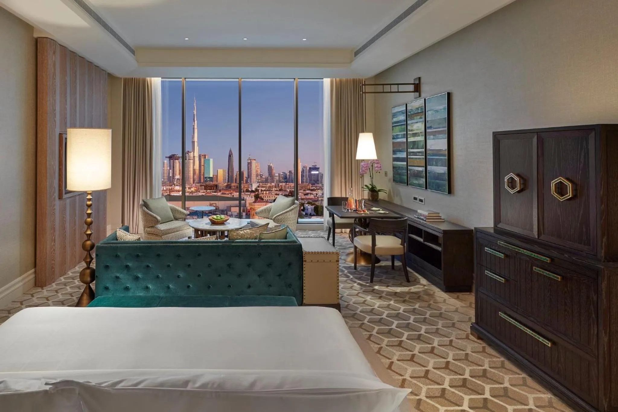 Club Superior King Room with Club Lounge Access -  including Daily Breakfast & Afternoon Tea, Evening Drinks & Canapes in Mandarin Oriental Jumeira, Dubai
