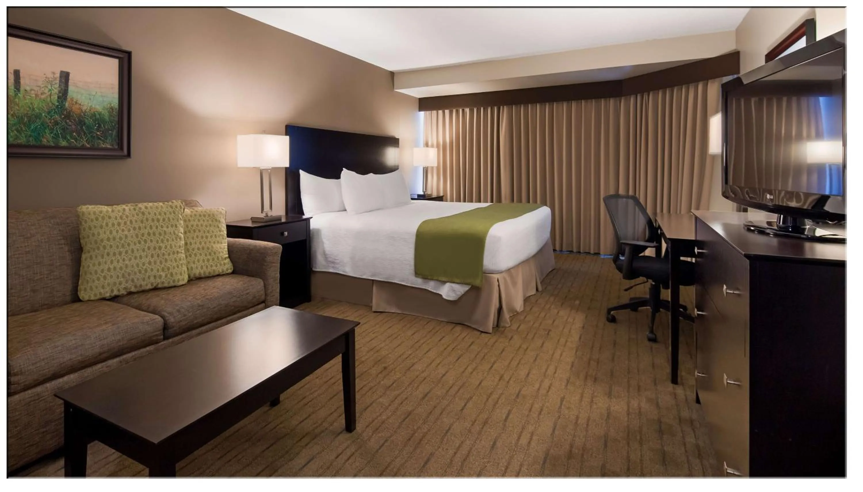 King Room with One King Bed and Pool View - Non-Smoking in Best Western Pembroke Inn & Conference Centre