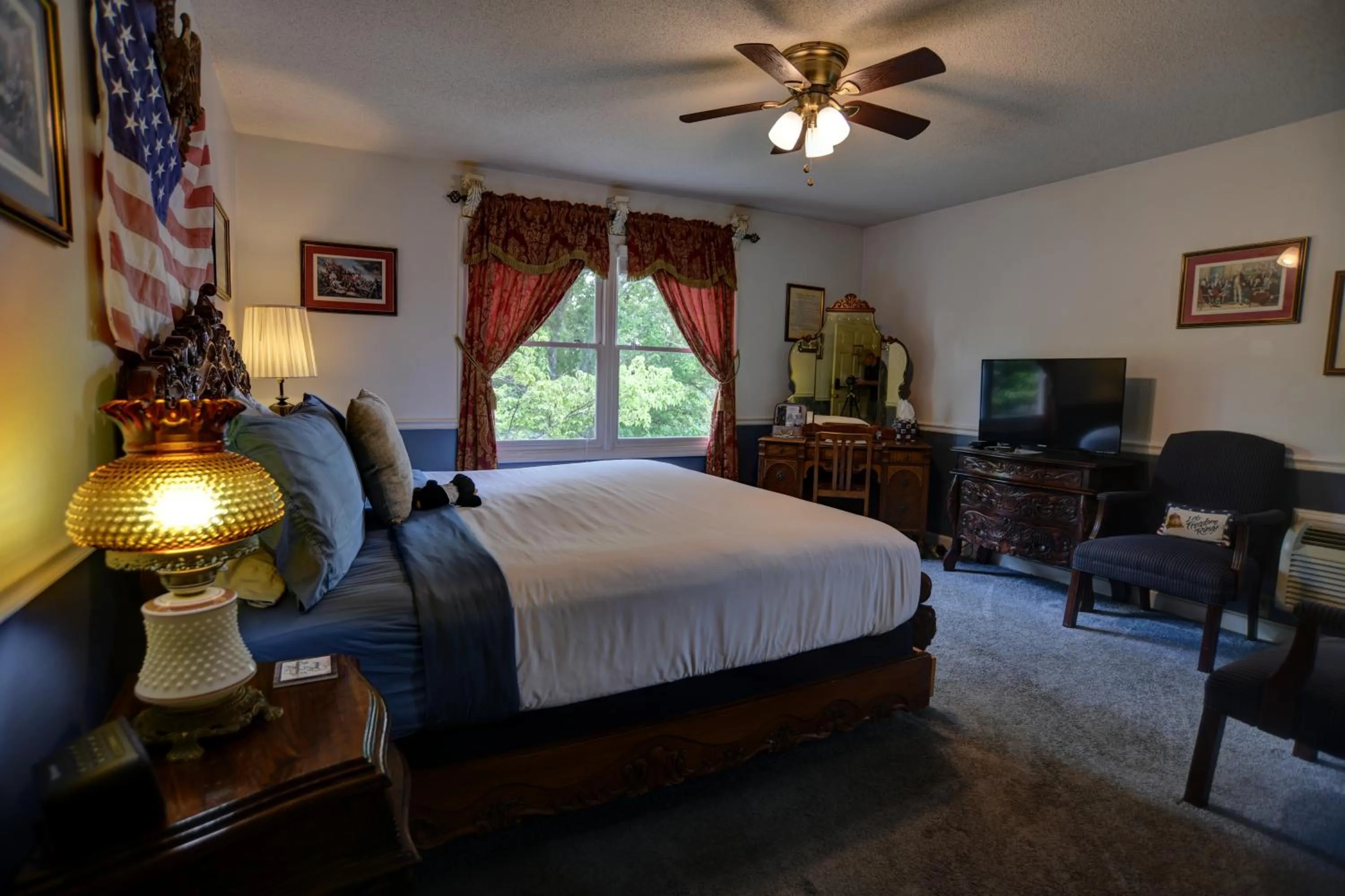 King Room in Blue Mountain Mist Country Inn