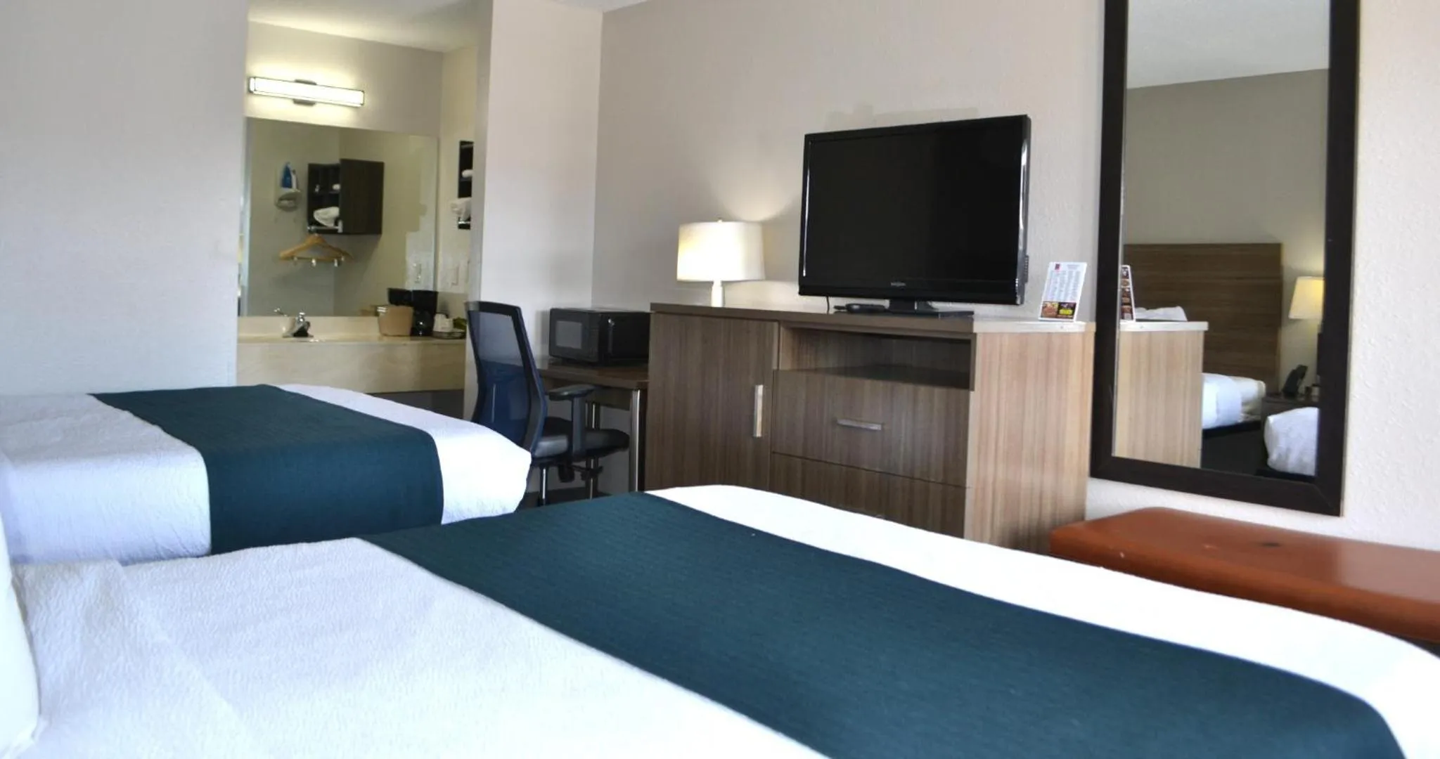 Queen Room with Two Queen Beds - Non-Smoking in Studio 6 Suites Chattanooga TN Lookout Mtn.