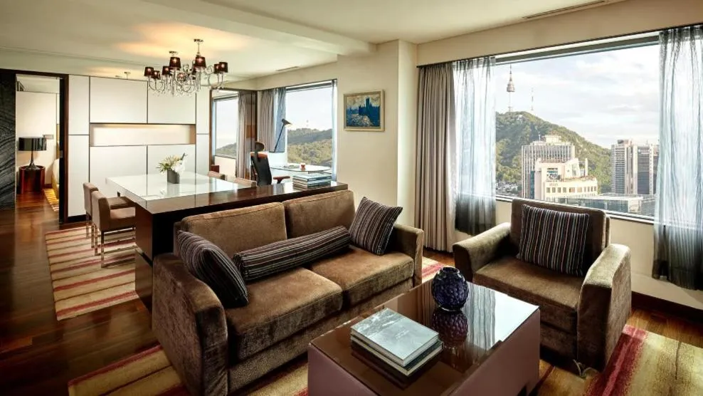 Deluxe Suite Double Room in Lotte Hotel Seoul