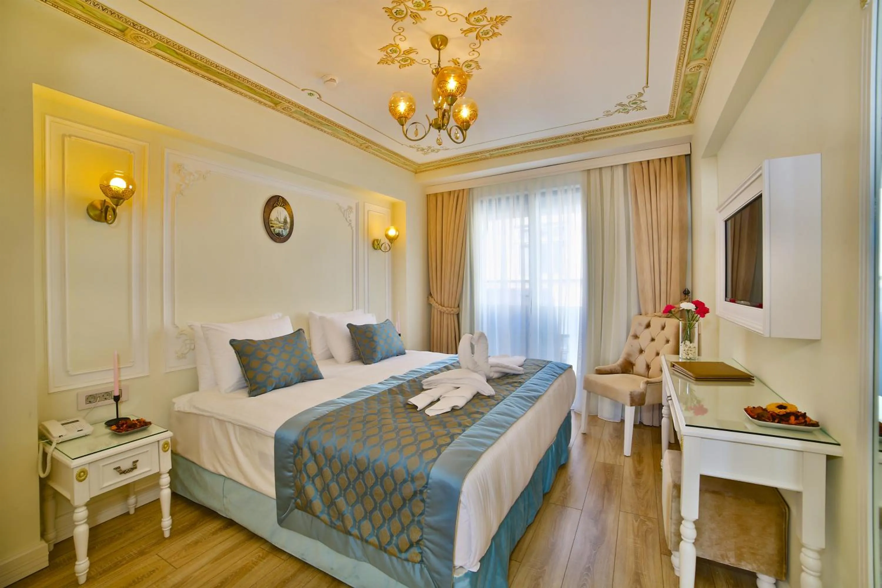 Junior Suite with Sea View in Yılsam Sultanahmet Hotel