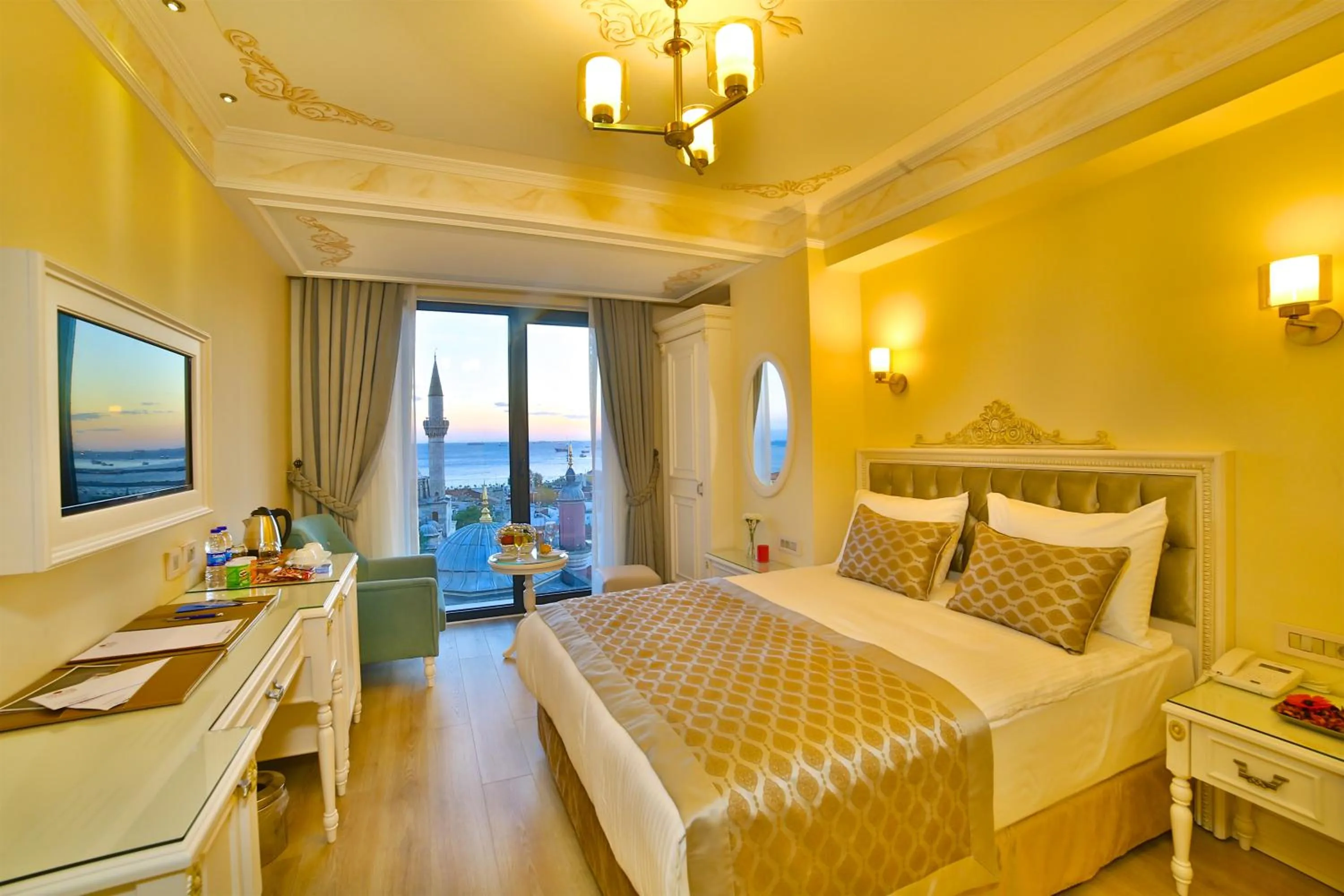Deluxe Double Room with Sea View in Yılsam Sultanahmet Hotel