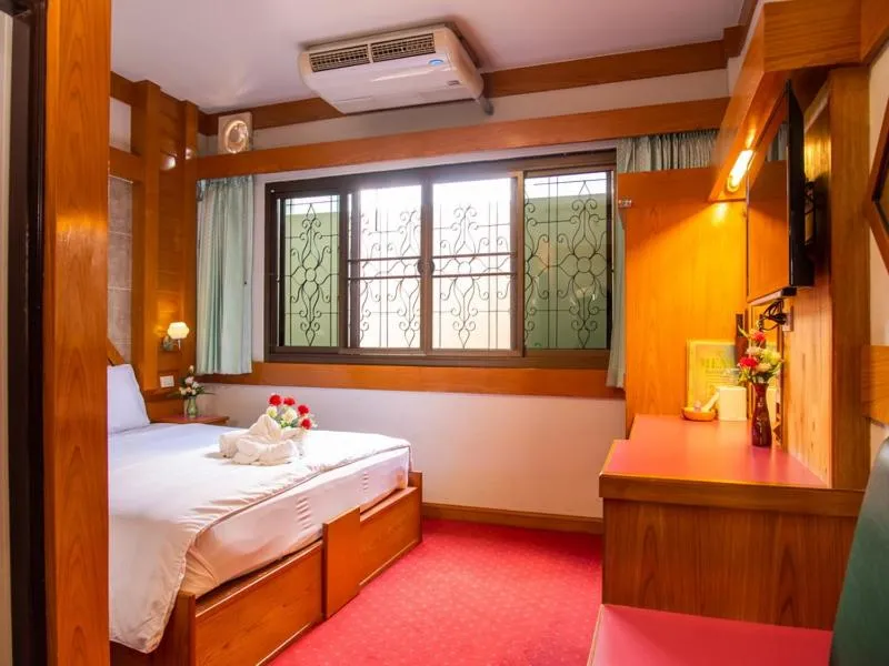 Small Double Room in Siri Hotel
