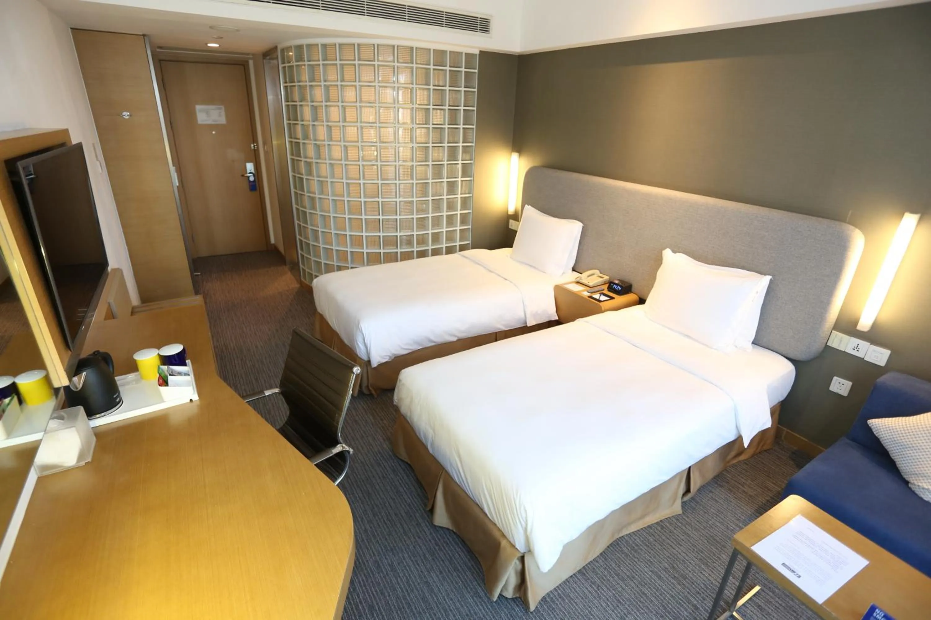Standard Twin Room in Holiday Inn Express Shanghai Jinsha by IHG