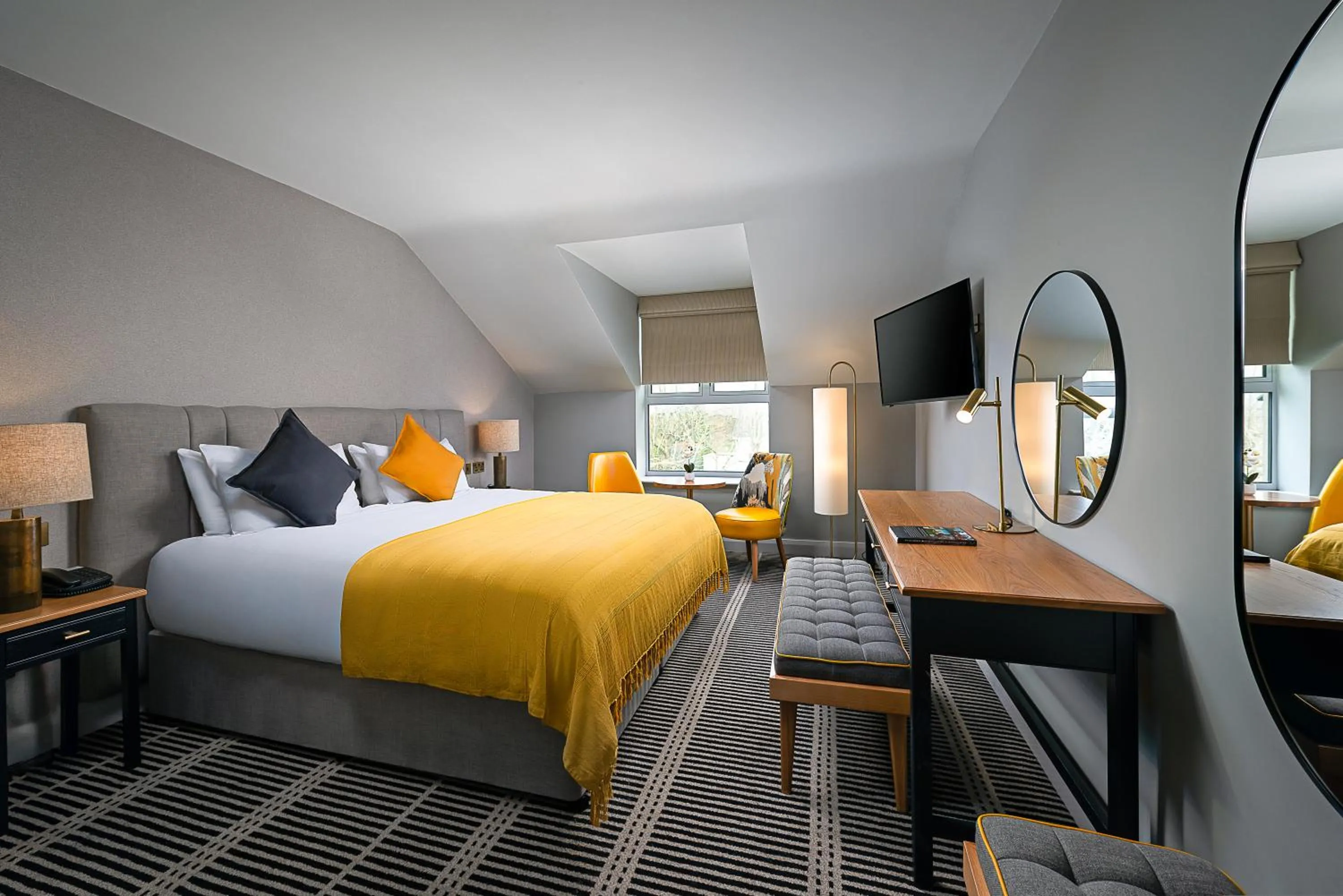 Deluxe King Room in The Parkavon Hotel