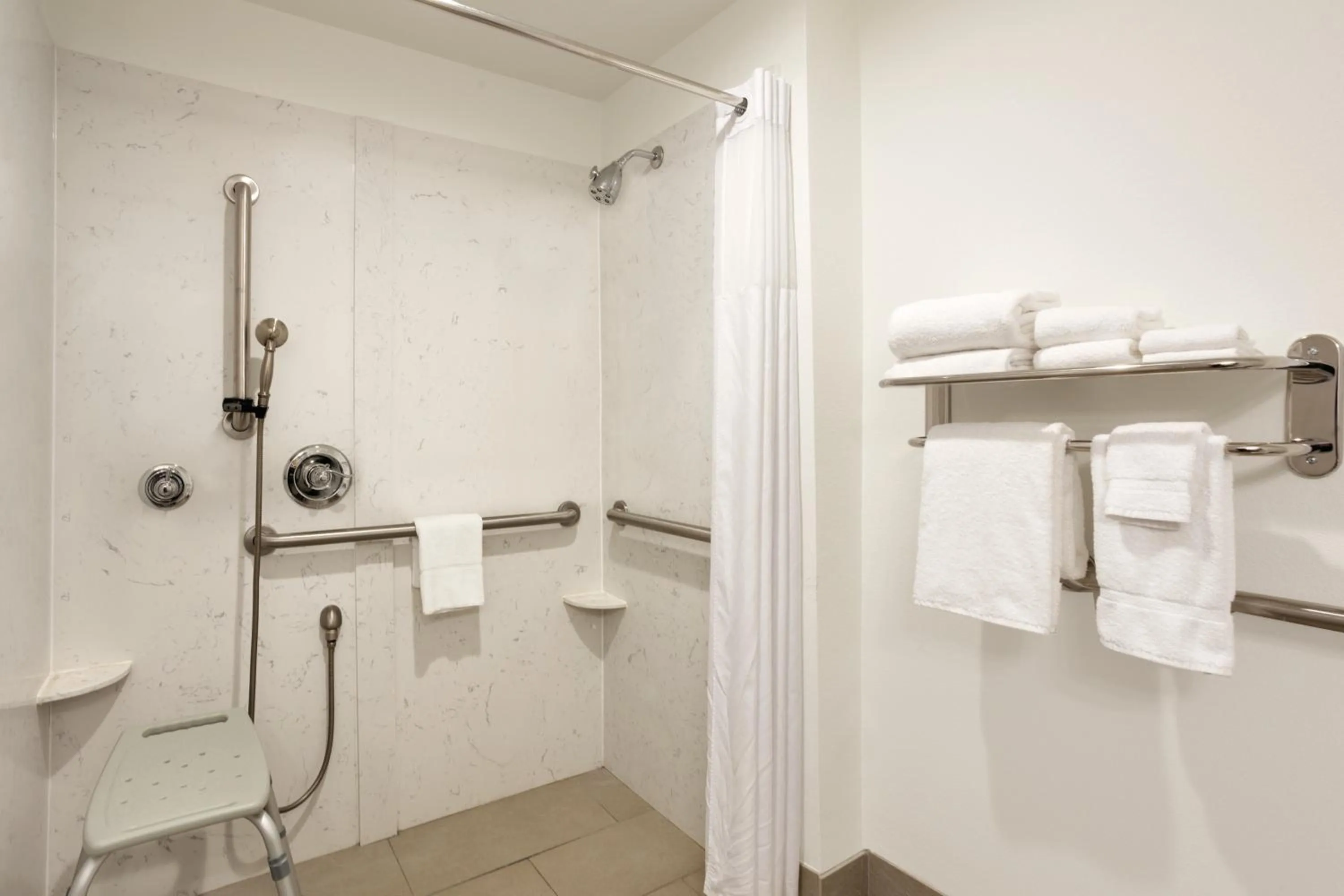King Room - Disability Access/Non-Smoking in Country Inn & Suites by Radisson, Chattanooga-Lookout Mountain