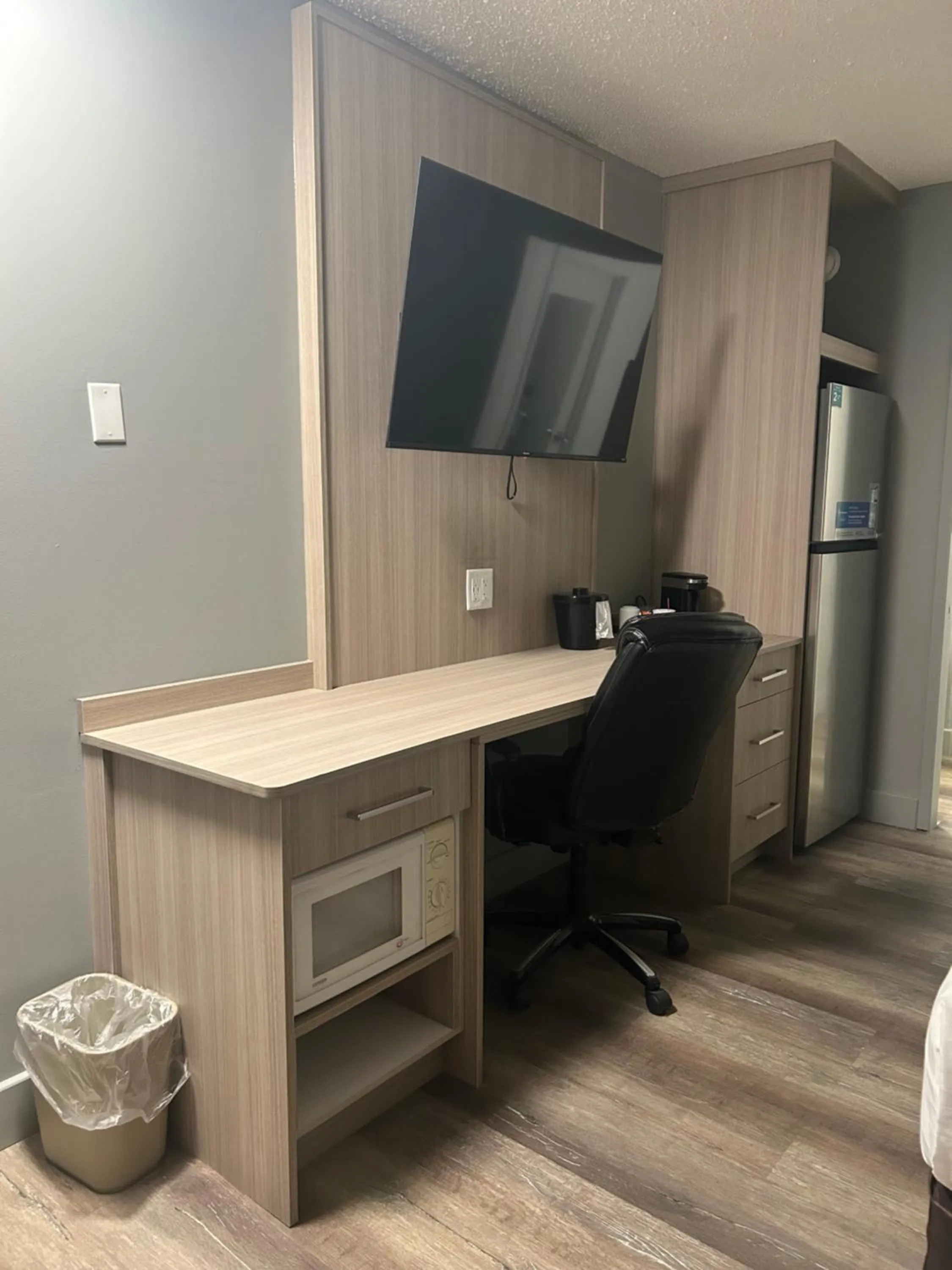 King Studio - Non-Smoking in Ramada by Wyndham Medicine Hat