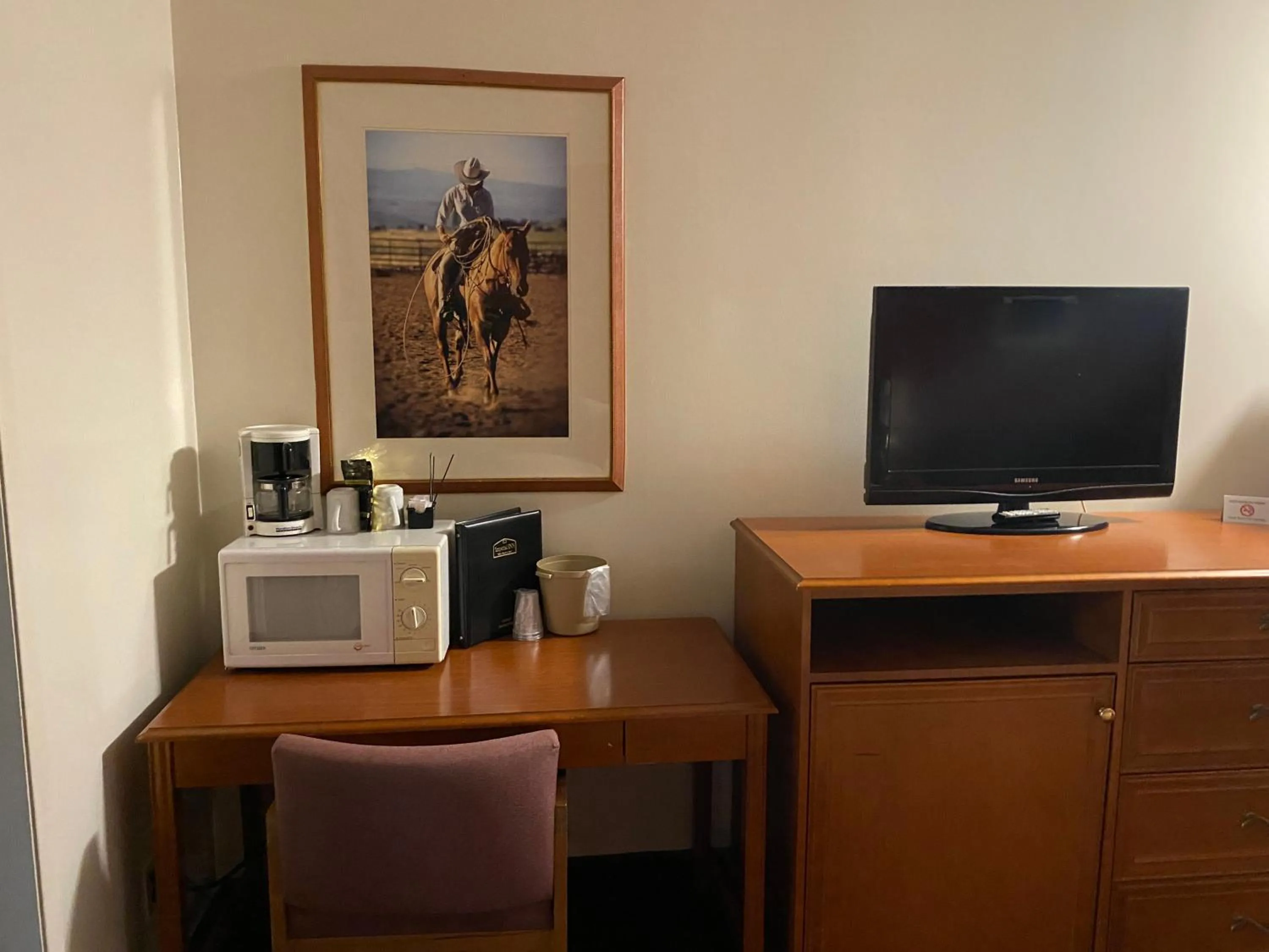 Queen Room with Two Queen Beds - Non-Smoking in Ramada by Wyndham Medicine Hat