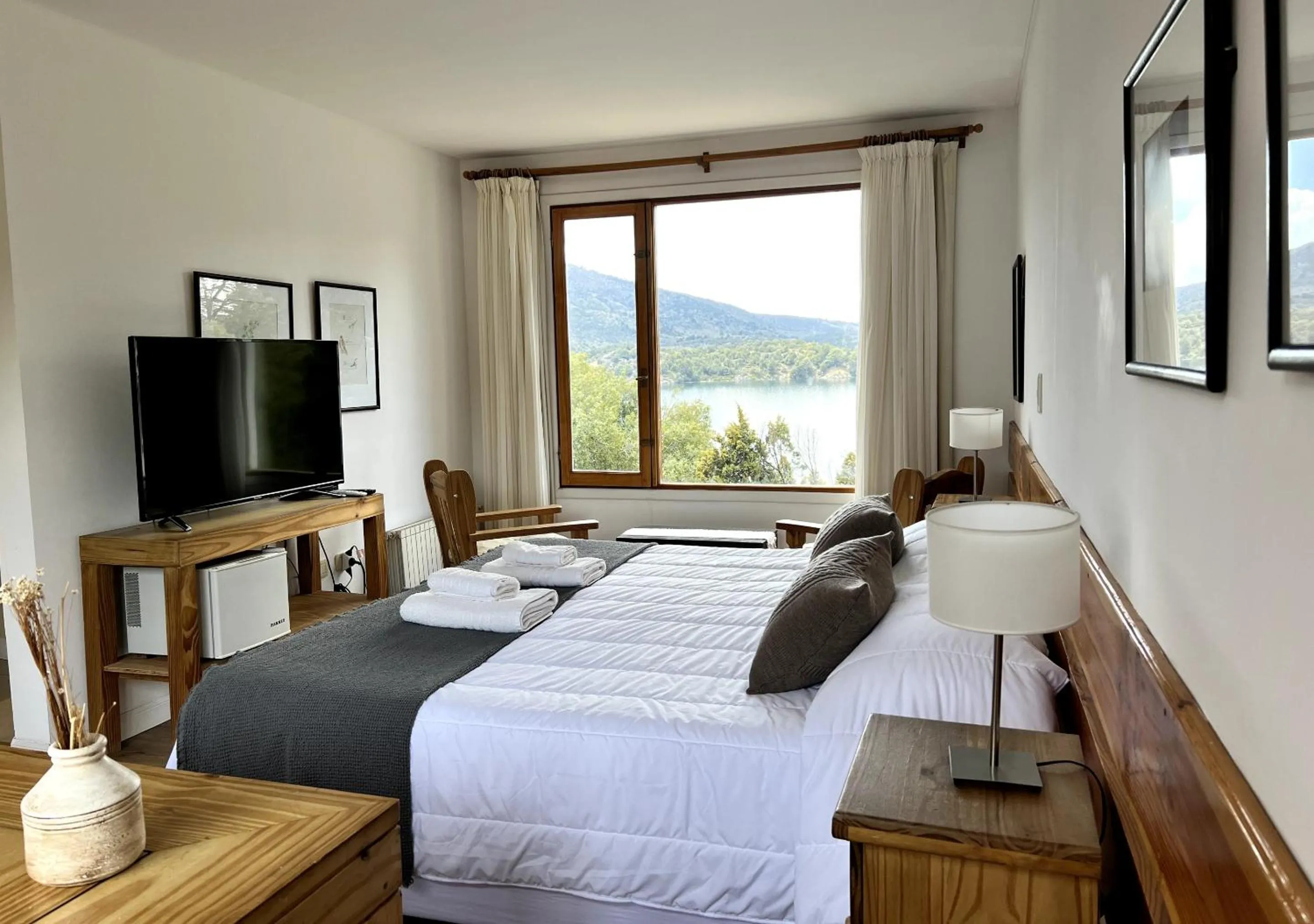 Double or Twin Room with Lake View in La Balconada by DOT Boutique