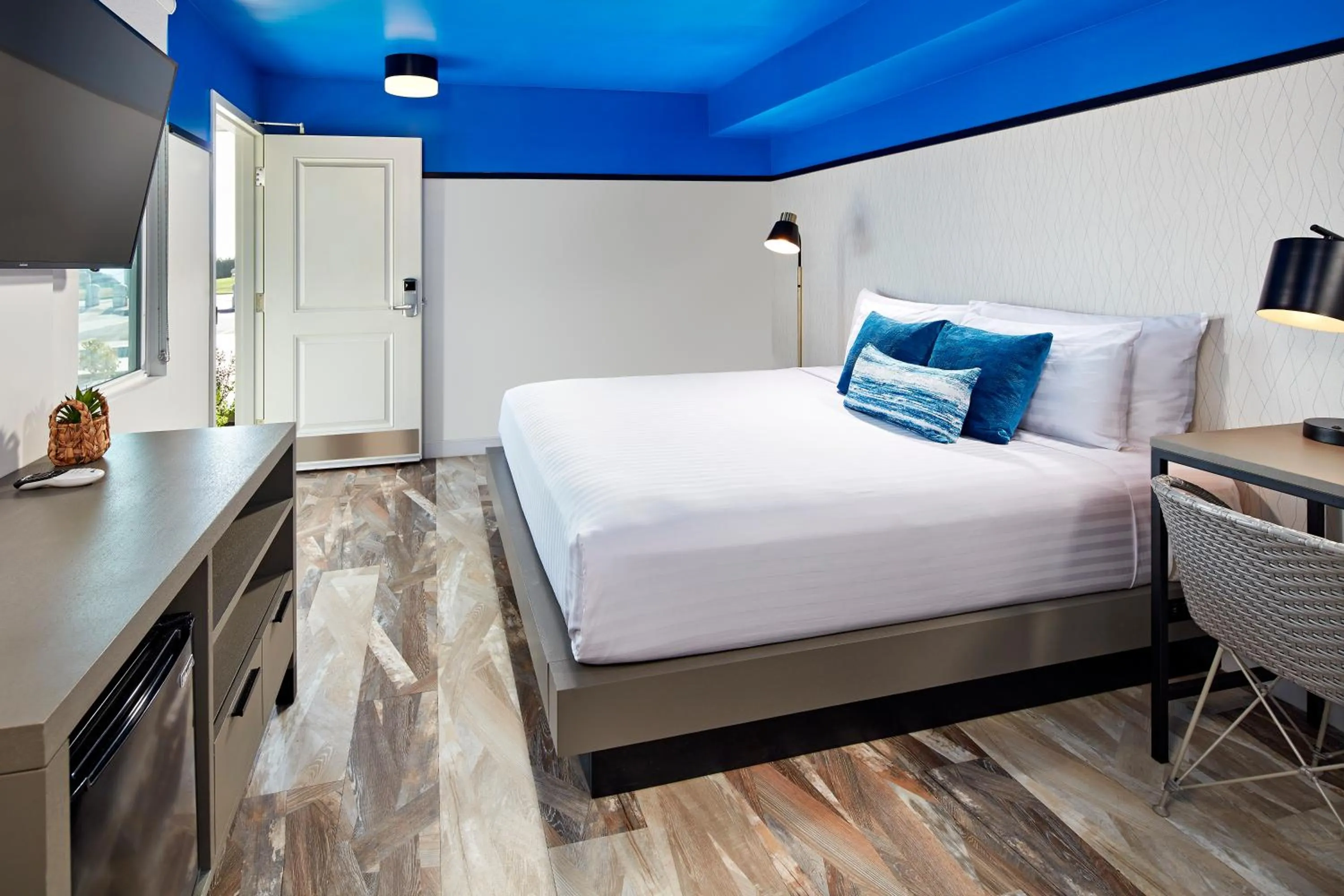 Queen Room in Pacific View Inn