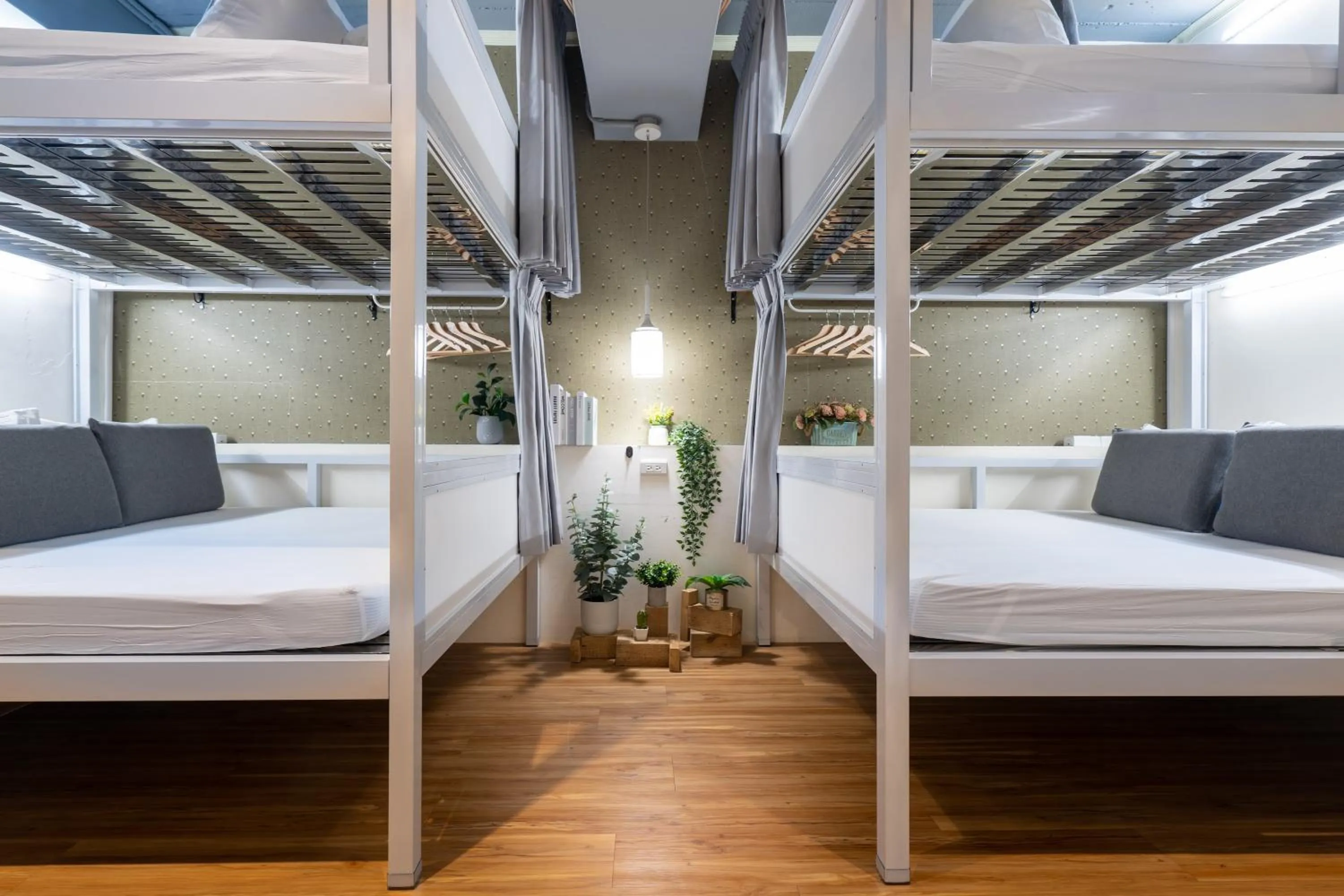Group Double Bunk Bed Room with Shared Bathroom for 8 People in 109台北旅館-台北109青旅 109 Taipei Hotel - Taipei 109 Hostel