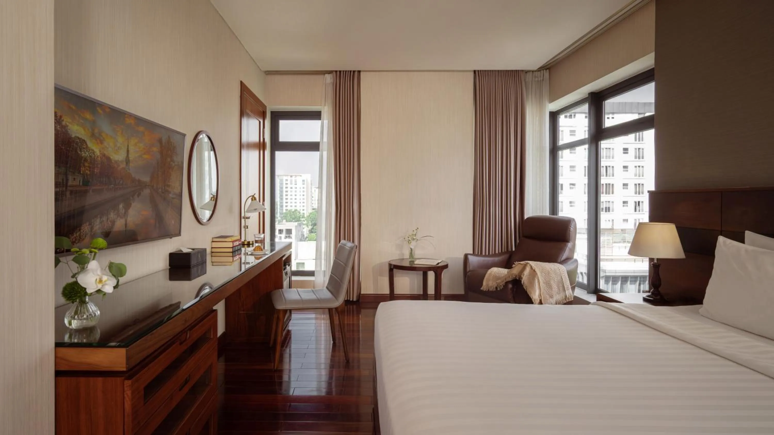 Premium Deluxe Double or Twin High Floor with City View in Orchids Saigon Hotel