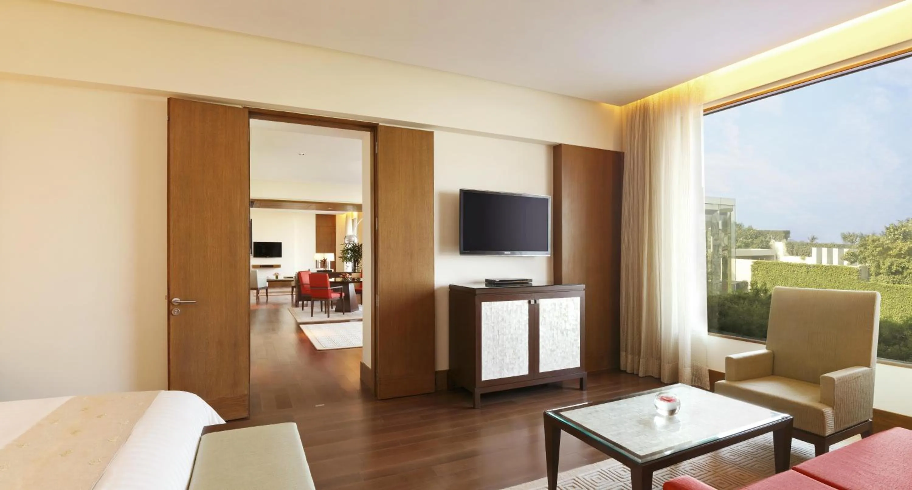 Luxury Suite With Two Way Airport Transfers in The Oberoi Gurgaon