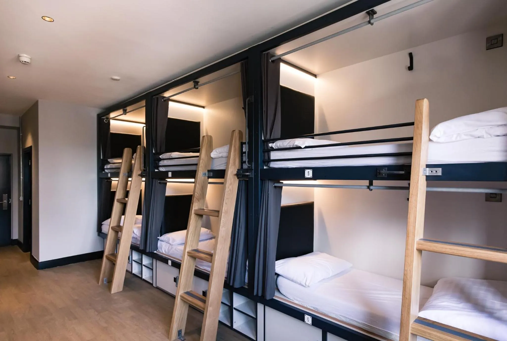 Pod in a 6-bed Mixed Dormitory in Latroupe Jacobs Inn