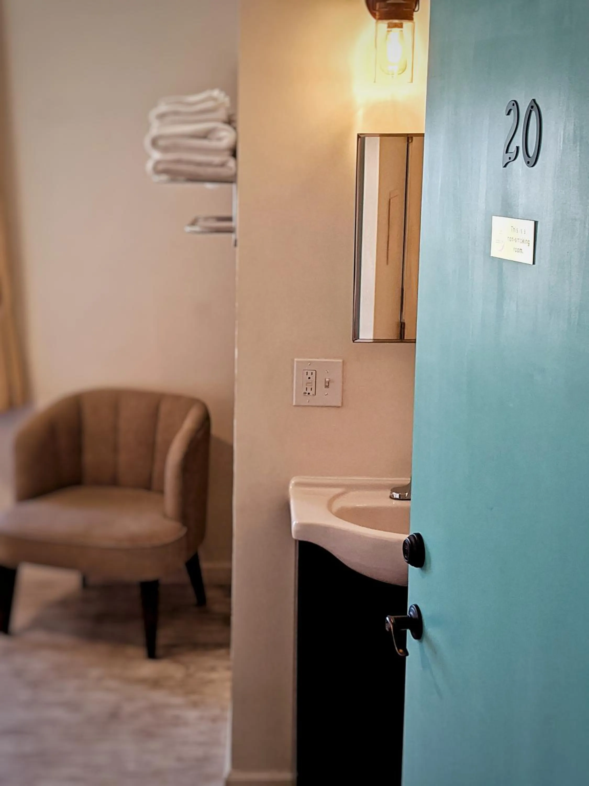 Budget Double Room in Anchor Pointe Inn