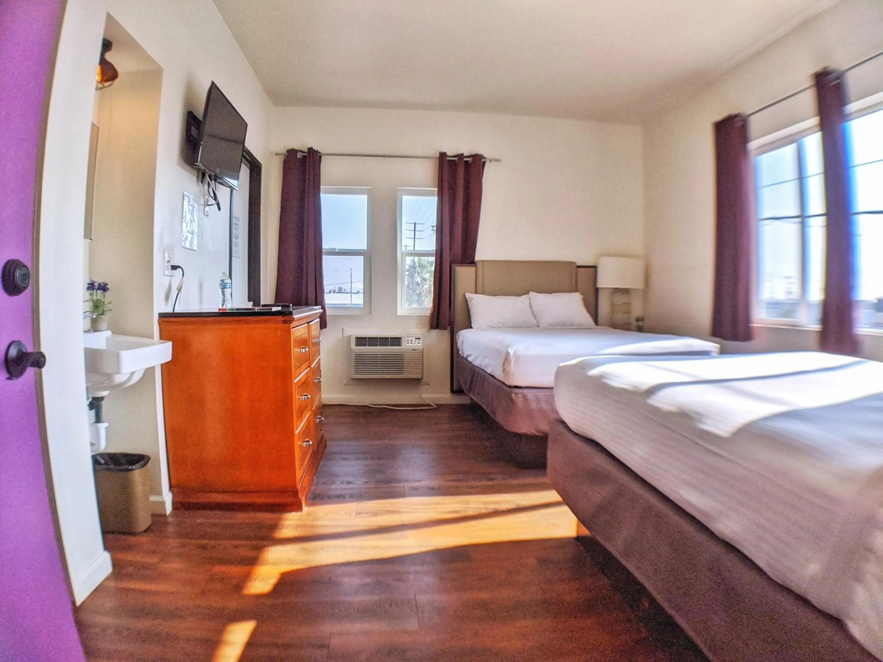 Comfort Quadruple Room in Anchor Pointe Inn