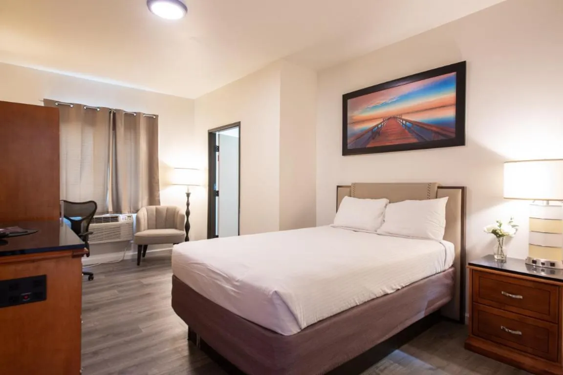 Deluxe Double Room with Bath in Anchor Pointe Inn