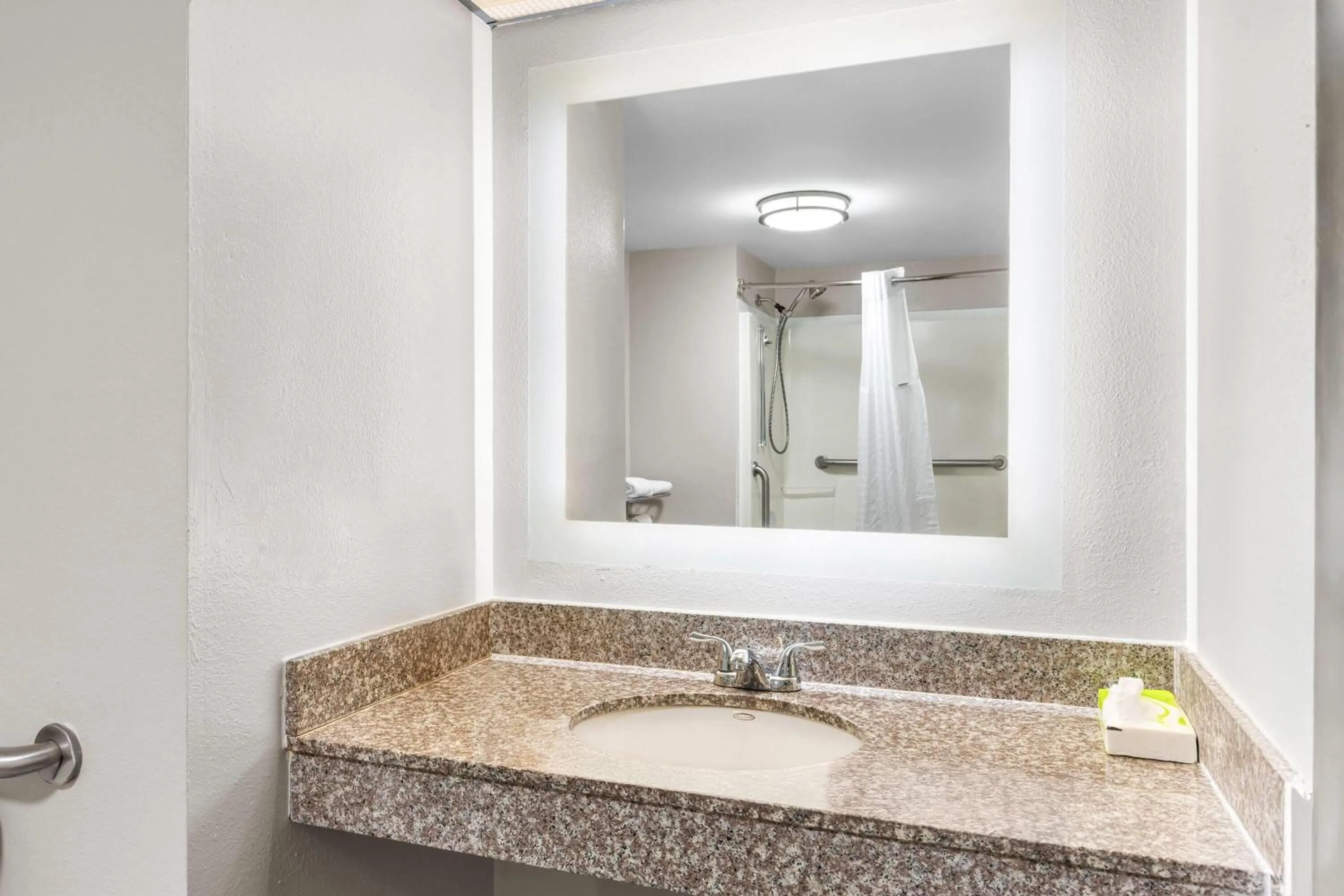 King Room - Disability Access/Non-Smoking in Days Inn by Wyndham Enterprise