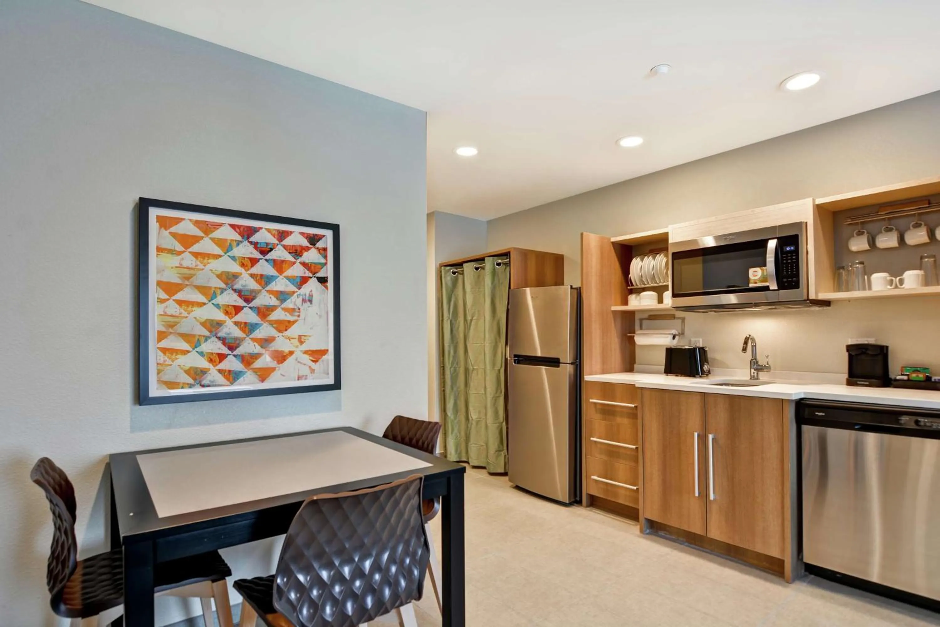 One-Bedroom Queen Suite - Non-Smoking in Home2 Suites By Hilton Daytona Beach Speedway