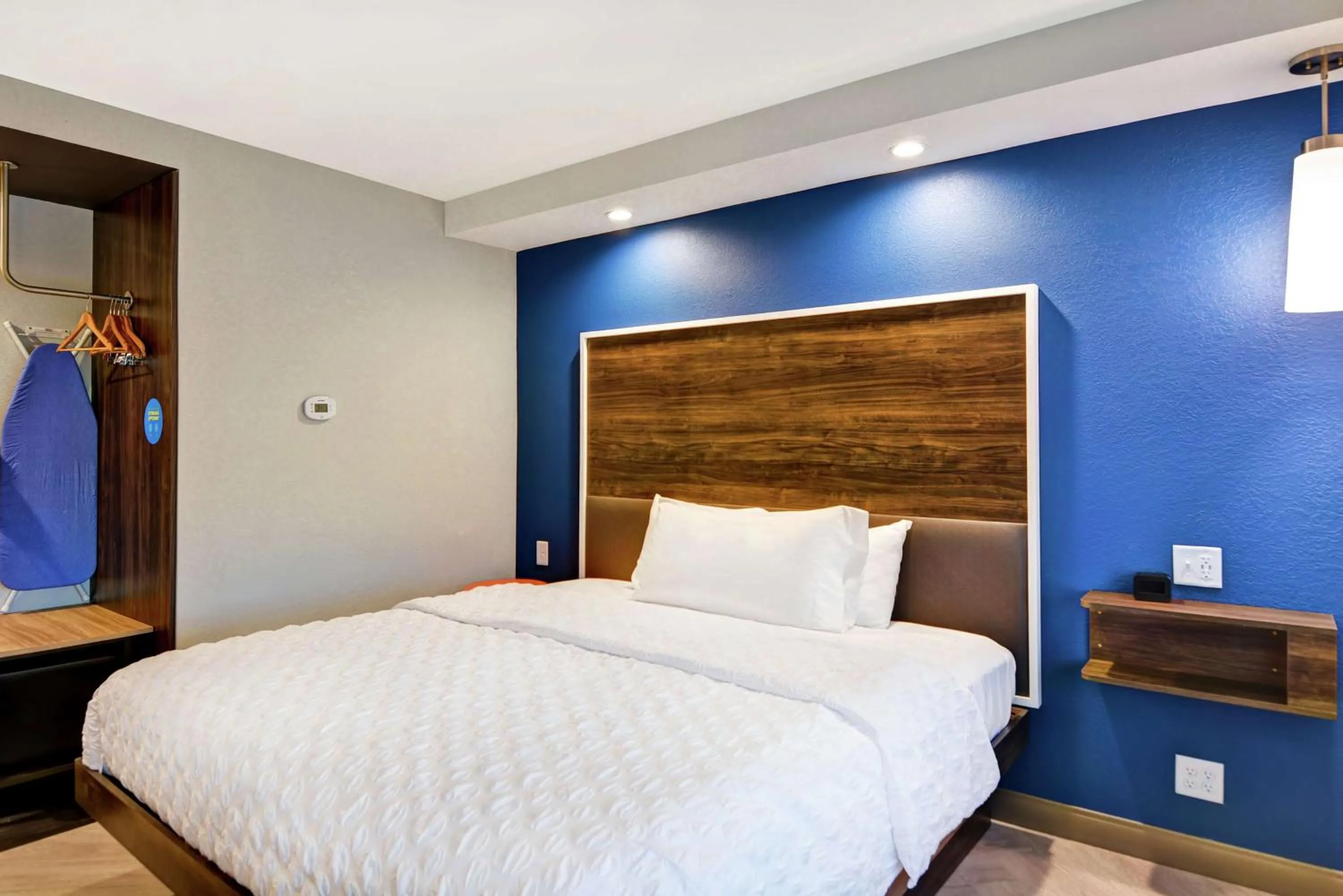 King Room in Tru By Hilton Richmond