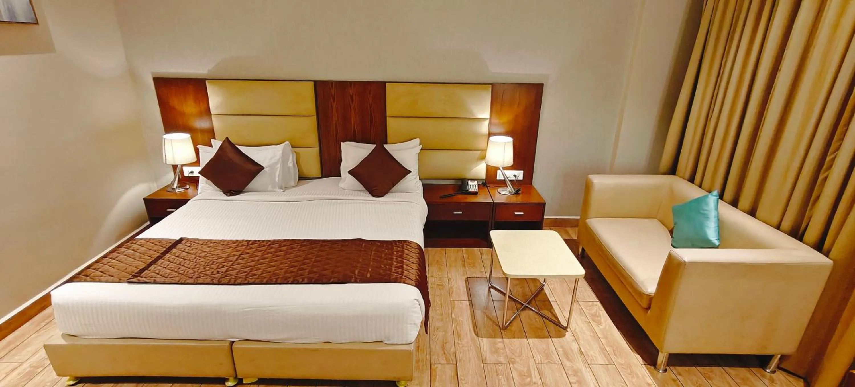 Large Double Room - single occupancy in Grand Ashok