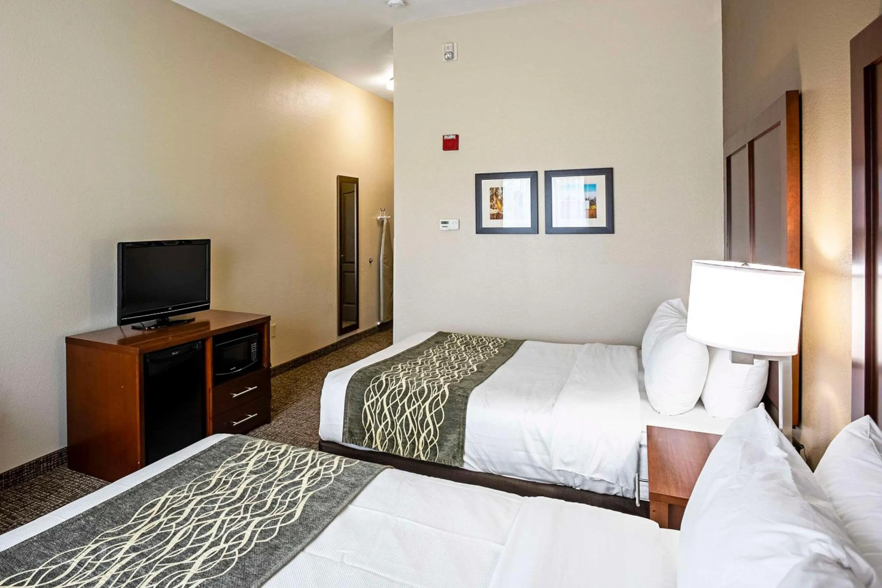 Queen Room with Two Queen Beds and Tub - Accessible/Non-Smoking in Comfort Inn & Suites Independence