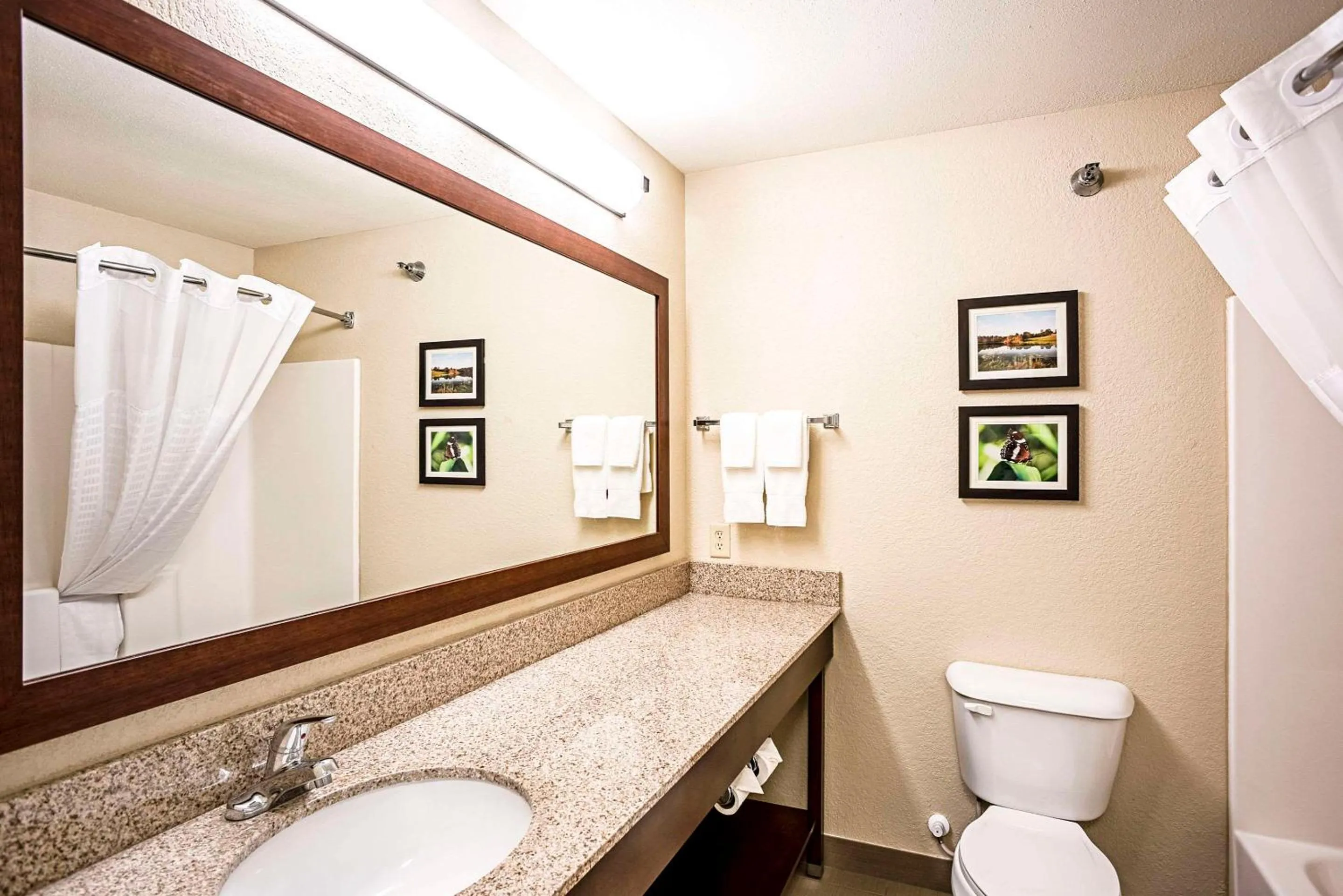 Queen Room with Two Queen Beds - Non-Smoking in Comfort Inn & Suites Independence