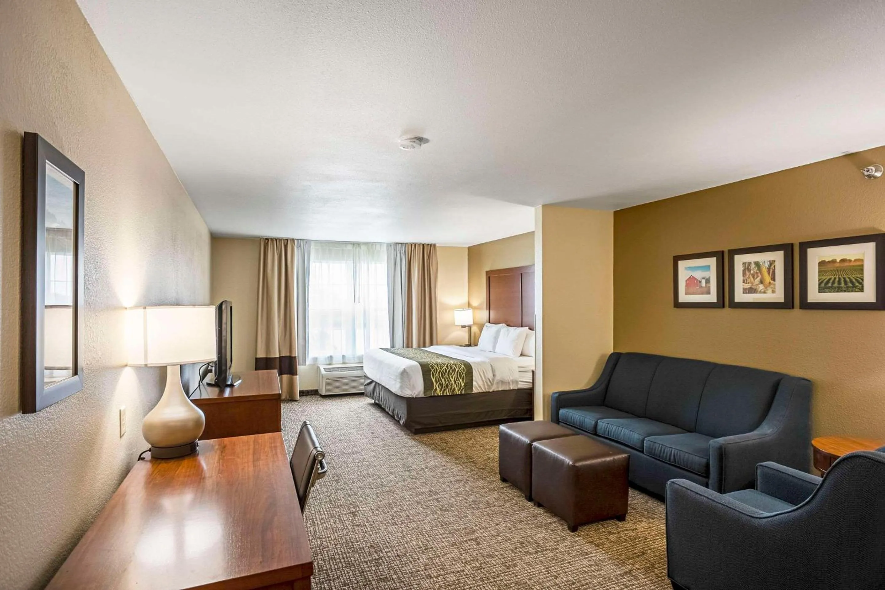 King Suite with Sofa Bed - Non-Smoking in Comfort Inn & Suites Independence
