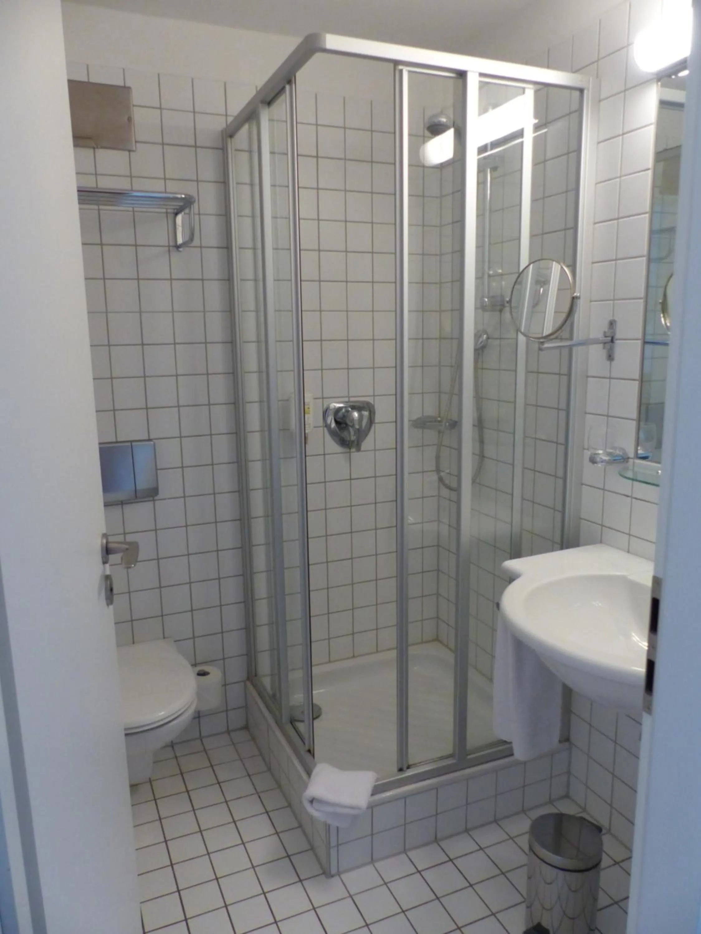 Single Room with Shower in Hotel Vierseithof Luckenwalde