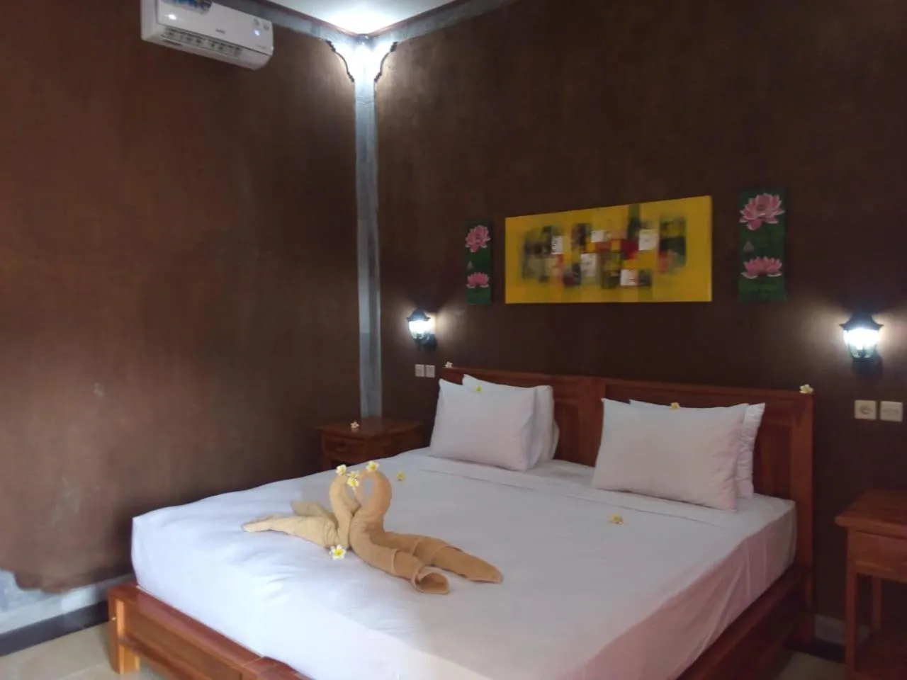 Deluxe Double or Twin Room with Mountain View in Eliska Sari Bungalows Sumberkima