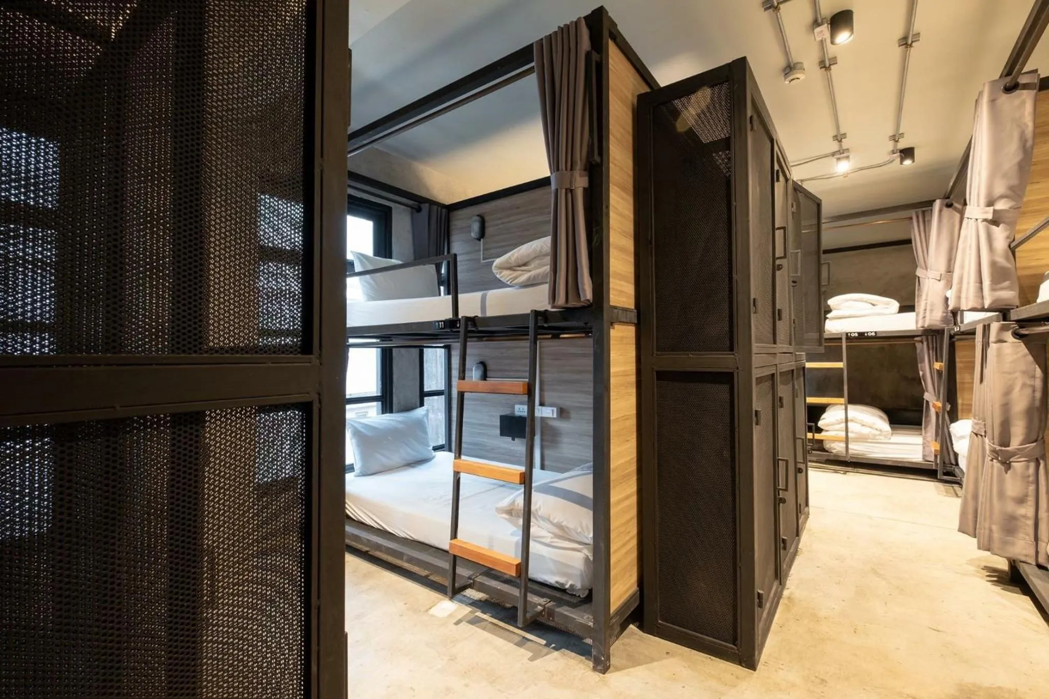 Bed in-18 Bed Mixed Dormitary Room in BED STATION Hostel Khaosan