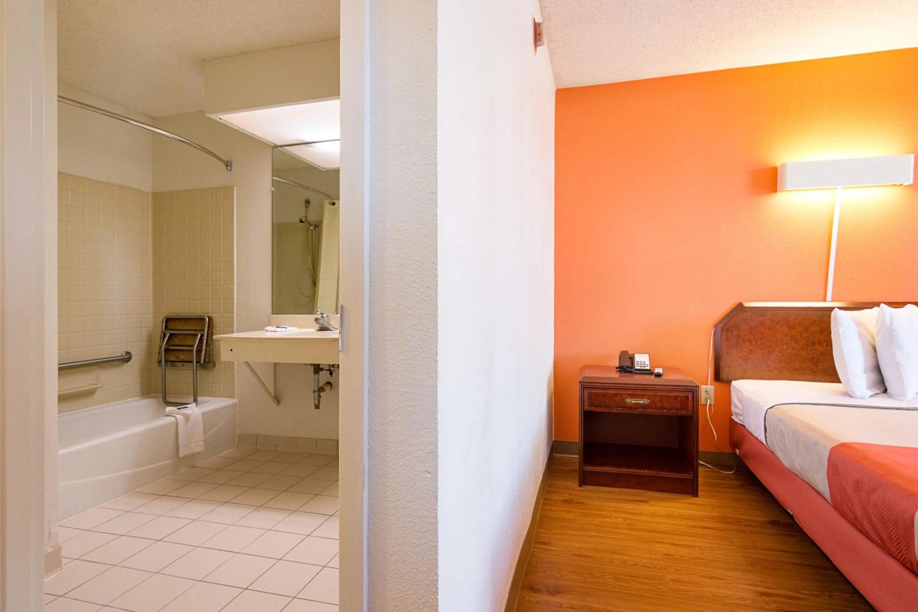 Double Room - Disability Access - Smoking in Motel 6-Newnan, GA