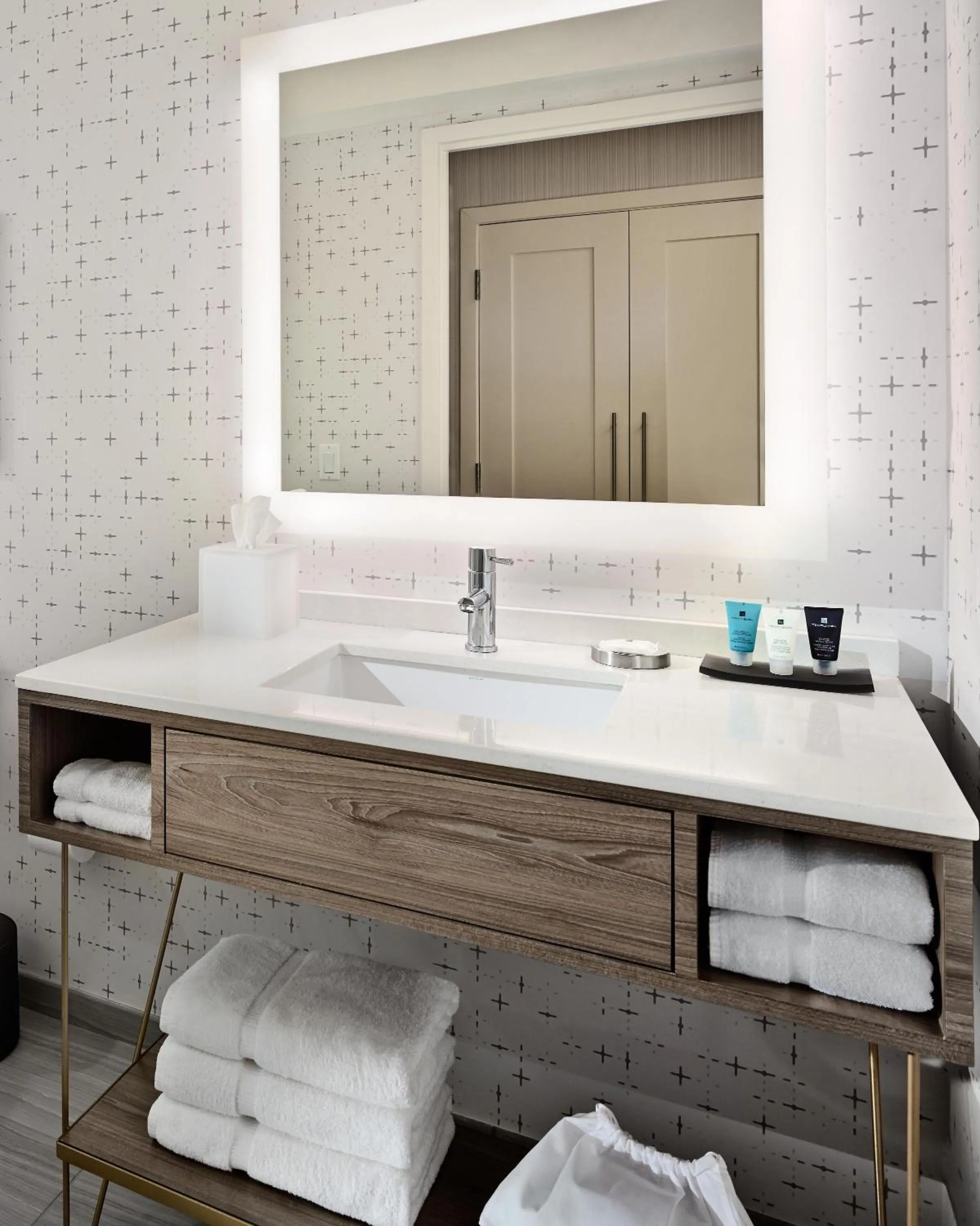 Premium King Room - High Floor in Crowne Plaza North Augusta, by IHG