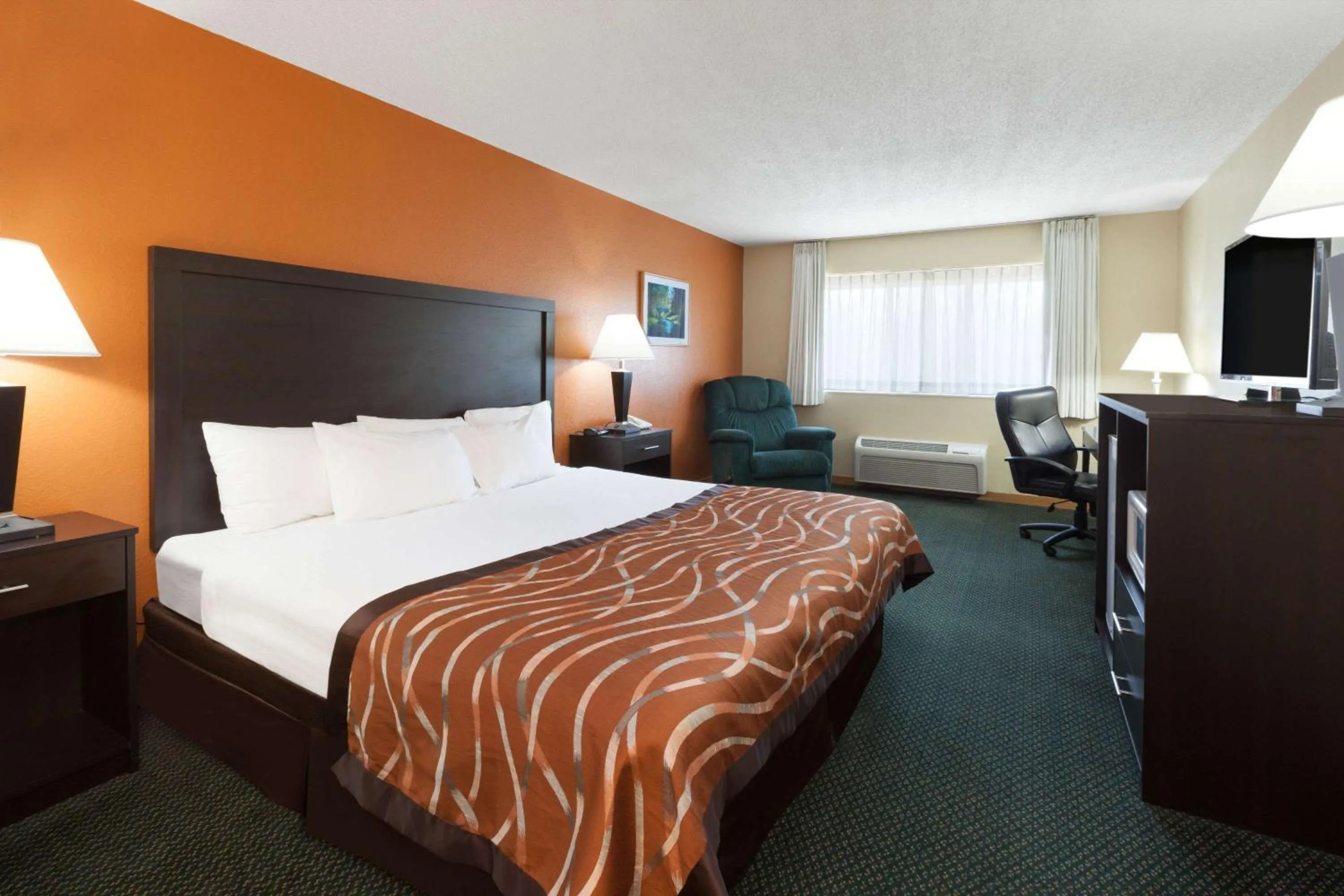 King Room - Non-Smoking in Baymont by Wyndham Midland