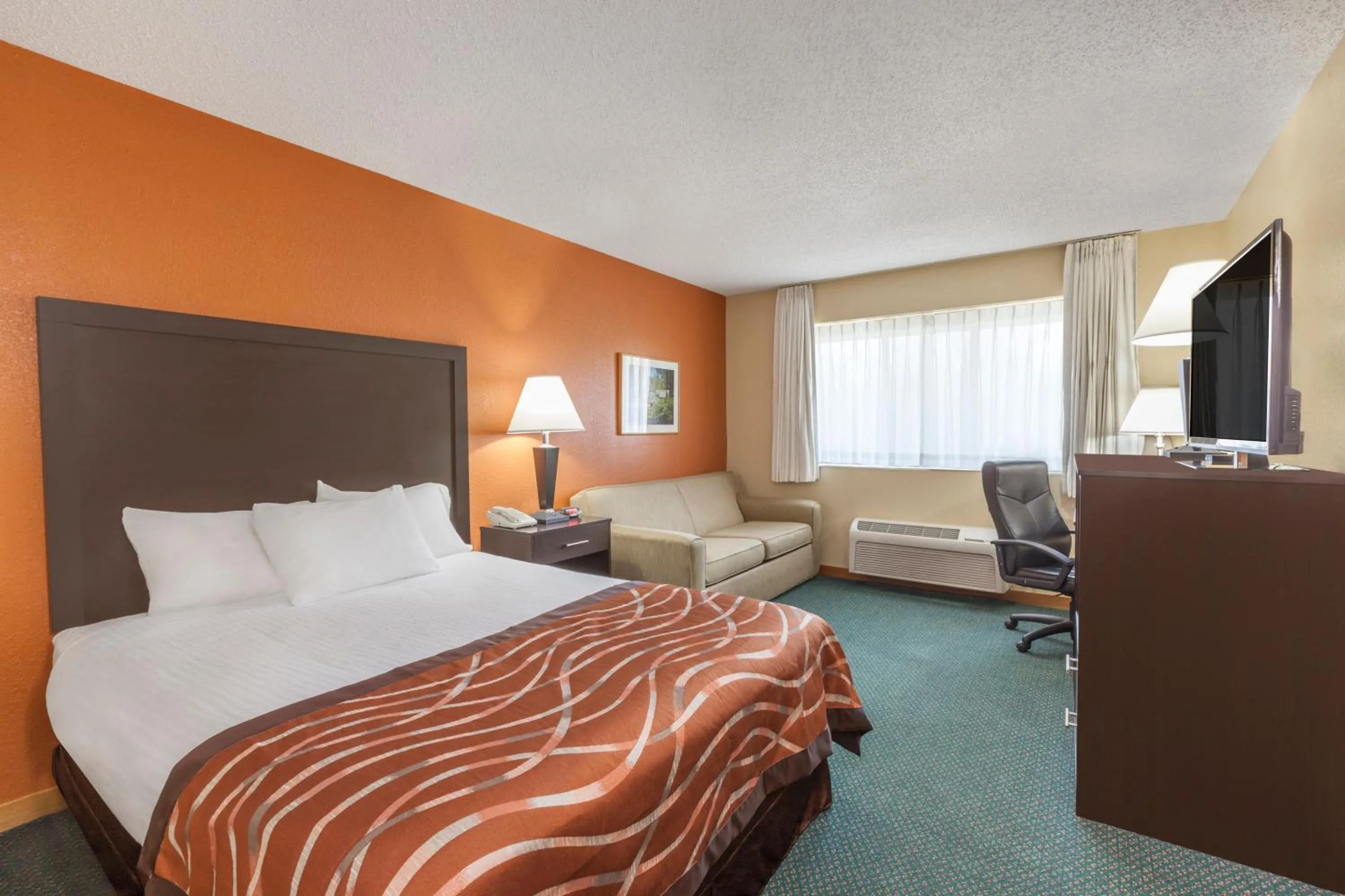 Deluxe King Room with Sofa Bed - Non-Smoking in Baymont by Wyndham Midland
