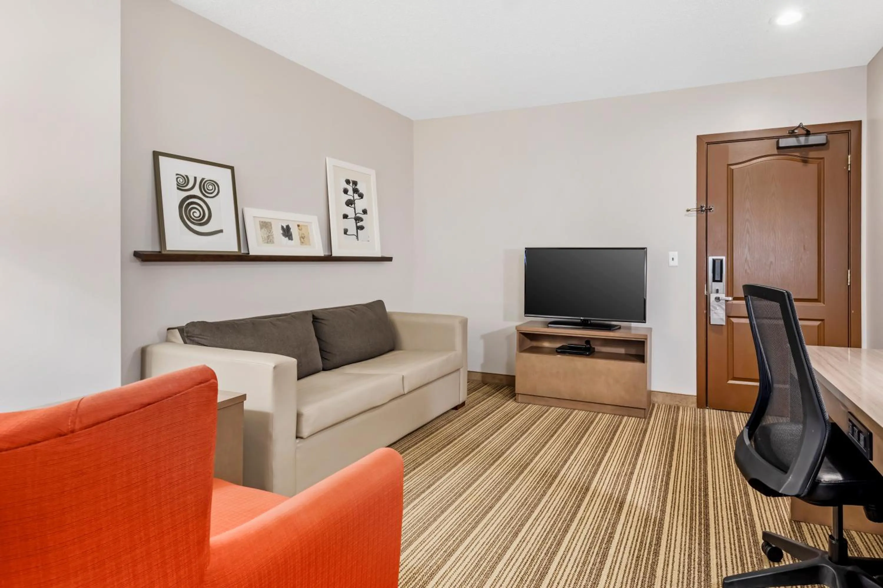 One-Bedroom King Suite in Country Inn & Suites by Radisson, Annapolis, MD