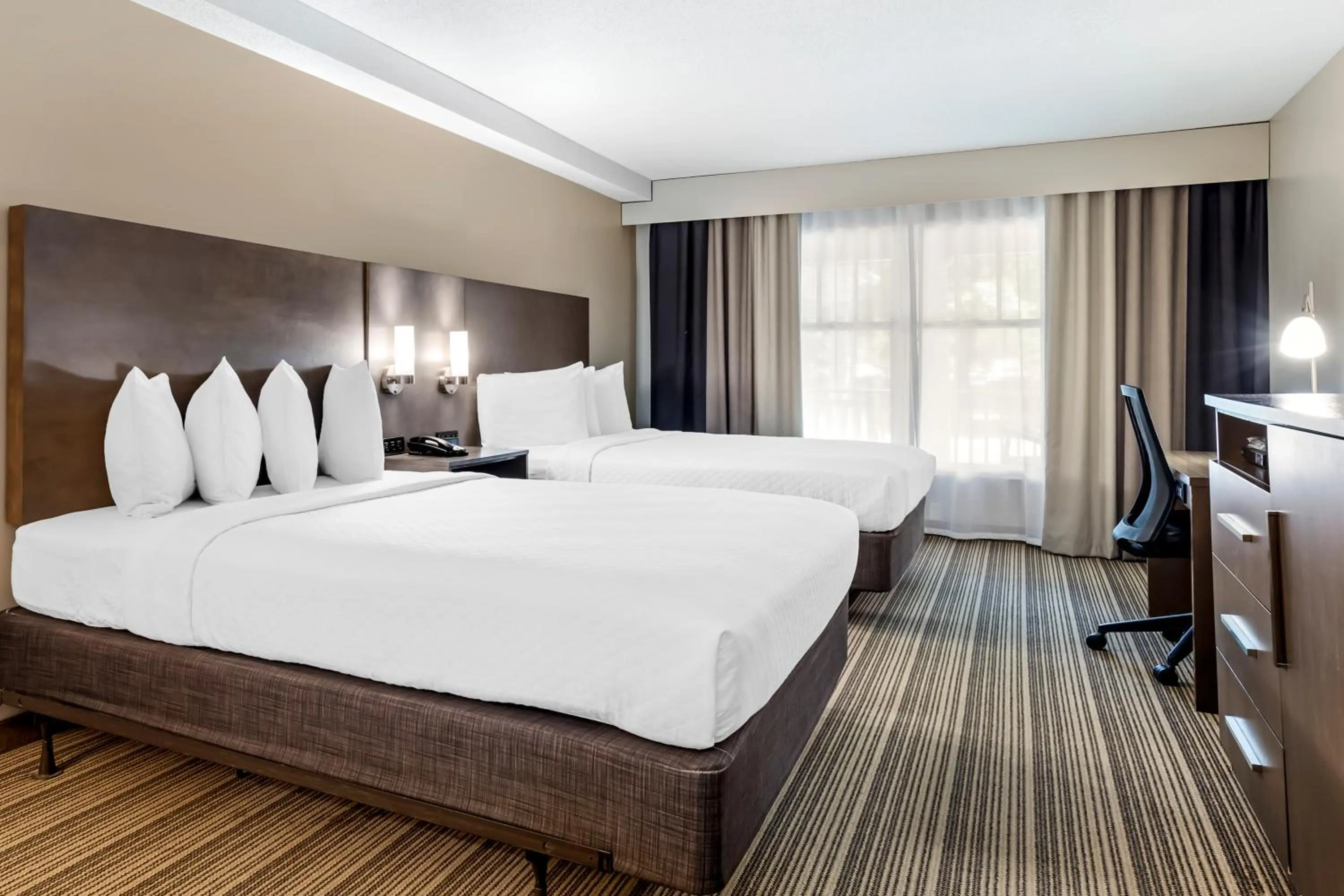 Queen Room with Two Queen Beds in Country Inn & Suites by Radisson, Annapolis, MD