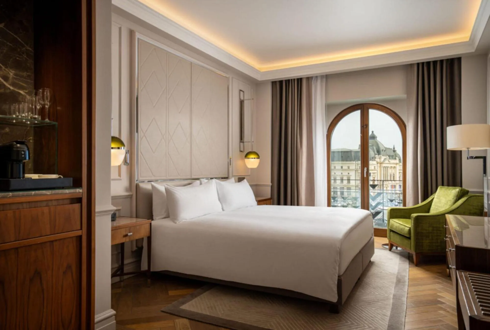 Classic King Room with Balcony in InterContinental Athenee Palace Bucharest by IHG
