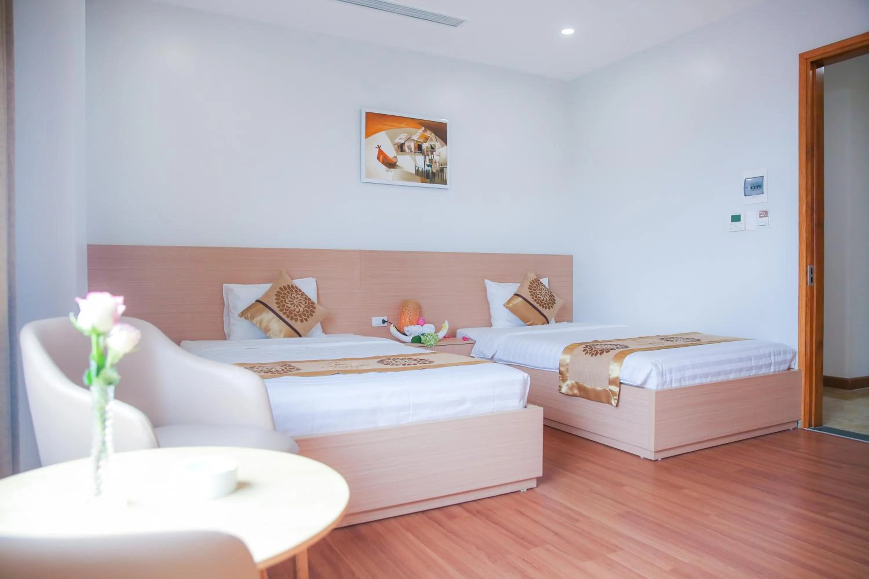 Twin Room with Shower in Long Anh Hotel