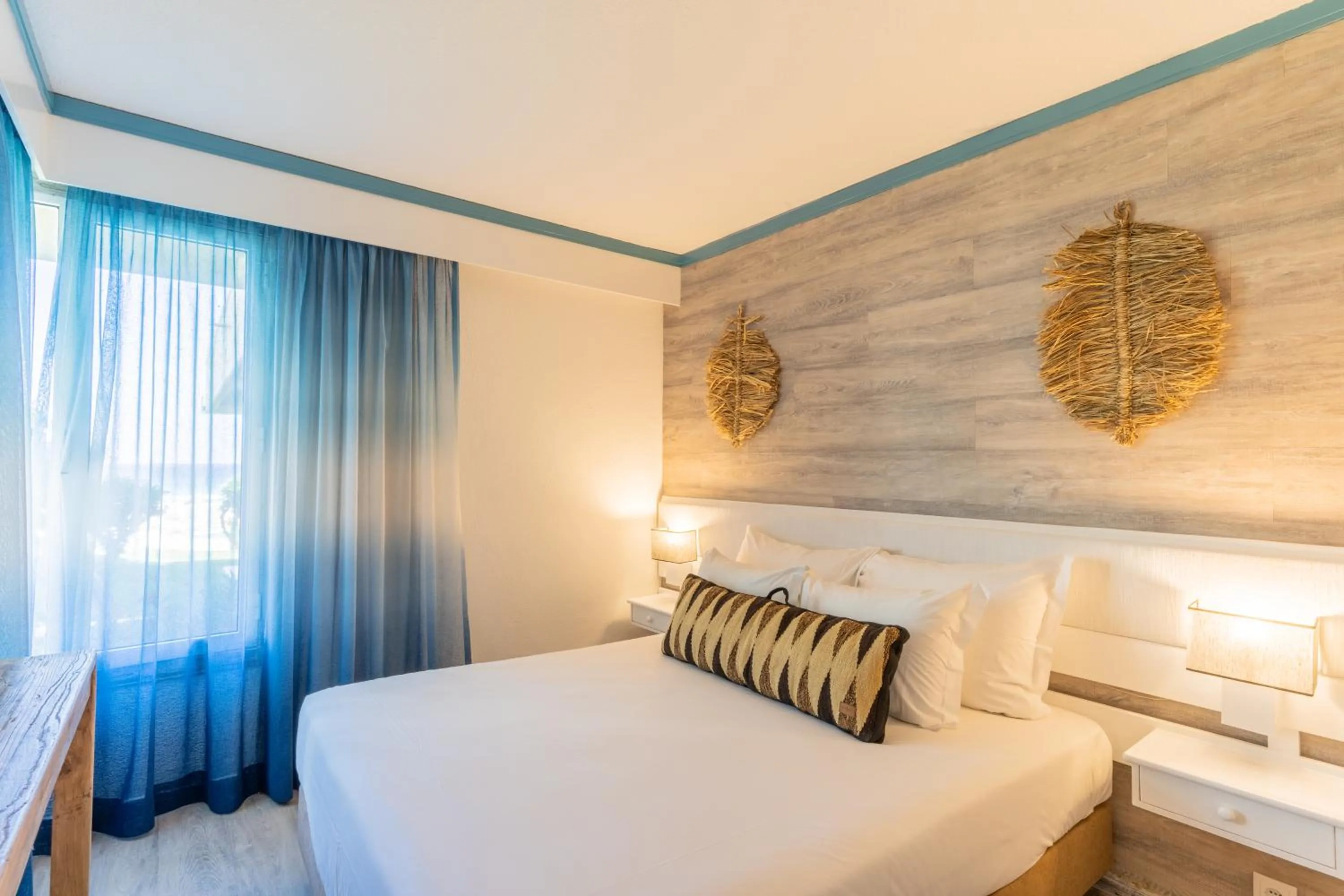 One-Bedroom Apartment with Side Sea View in Vila Baleira Suites